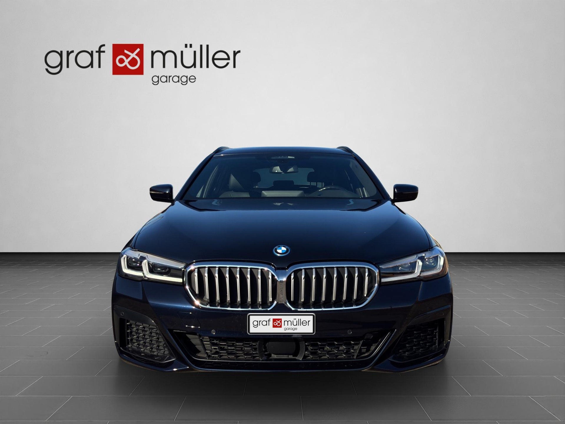 BMW 530e xDrive paddles-showroom-element-2