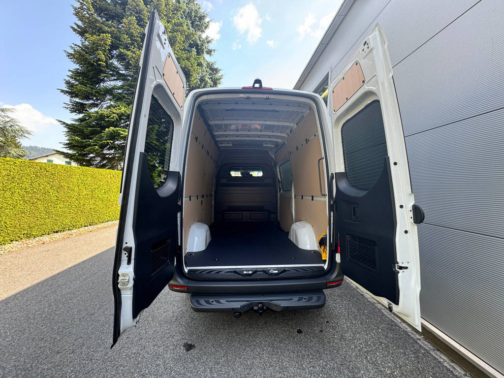 MERCEDES-BENZ eSprinter 420 Kasten Pro Worker 3665 S 81 kWh-image-5