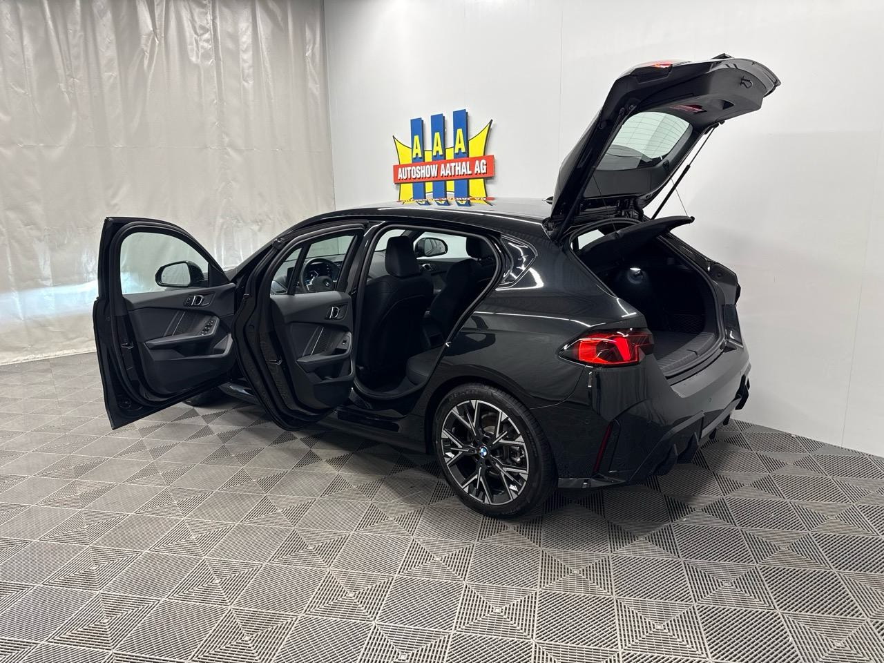 BMW 120 M Sport Steptronic-image-10