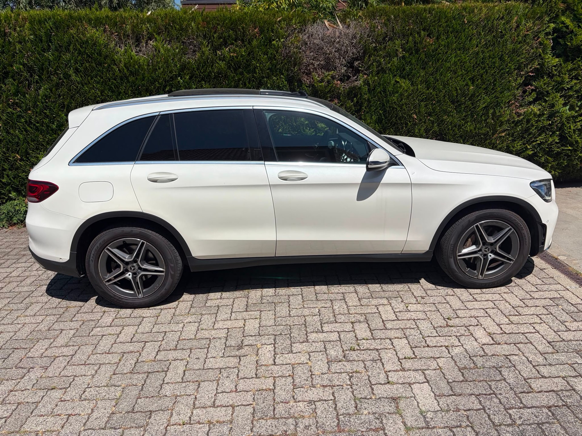 MERCEDES-BENZ GLC 200 AMG Line 4Matic 9G-Tronic-showroom-element-2