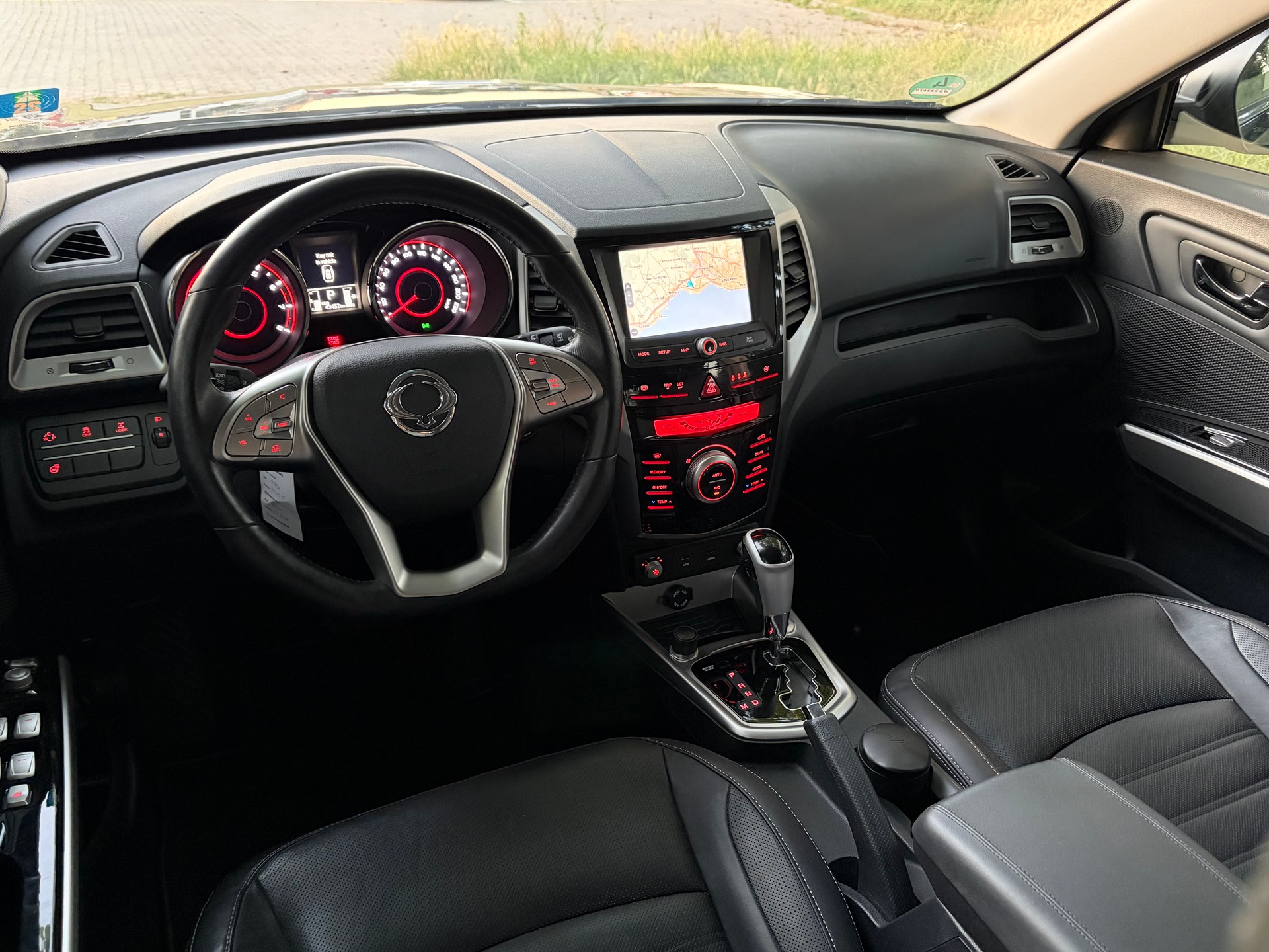 KGM-SsangYong Tivoli 1.6 e-XGi Sapphire 4WD Automatic-image-4