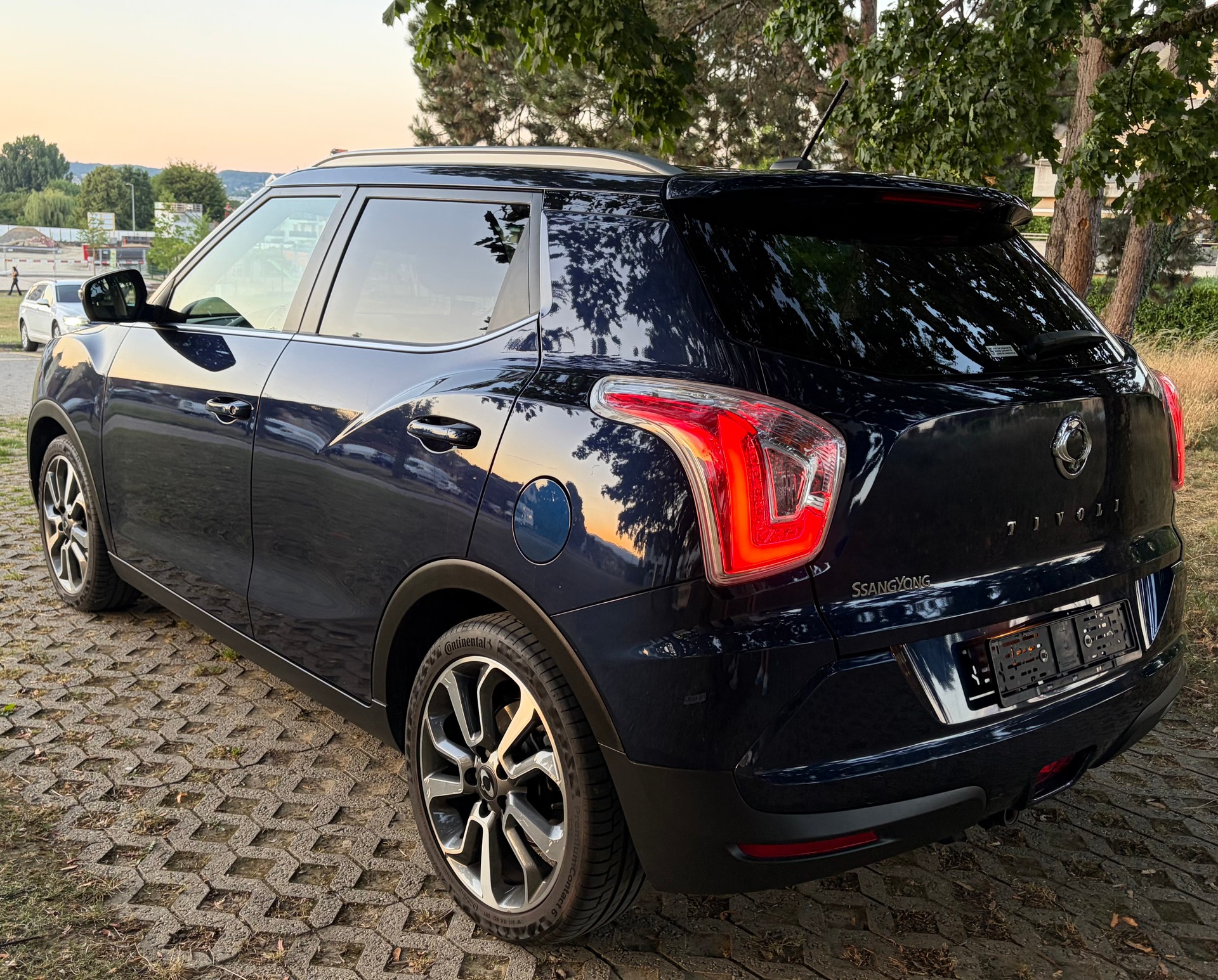 KGM-SsangYong Tivoli 1.6 e-XGi Sapphire 4WD Automatic-image-2