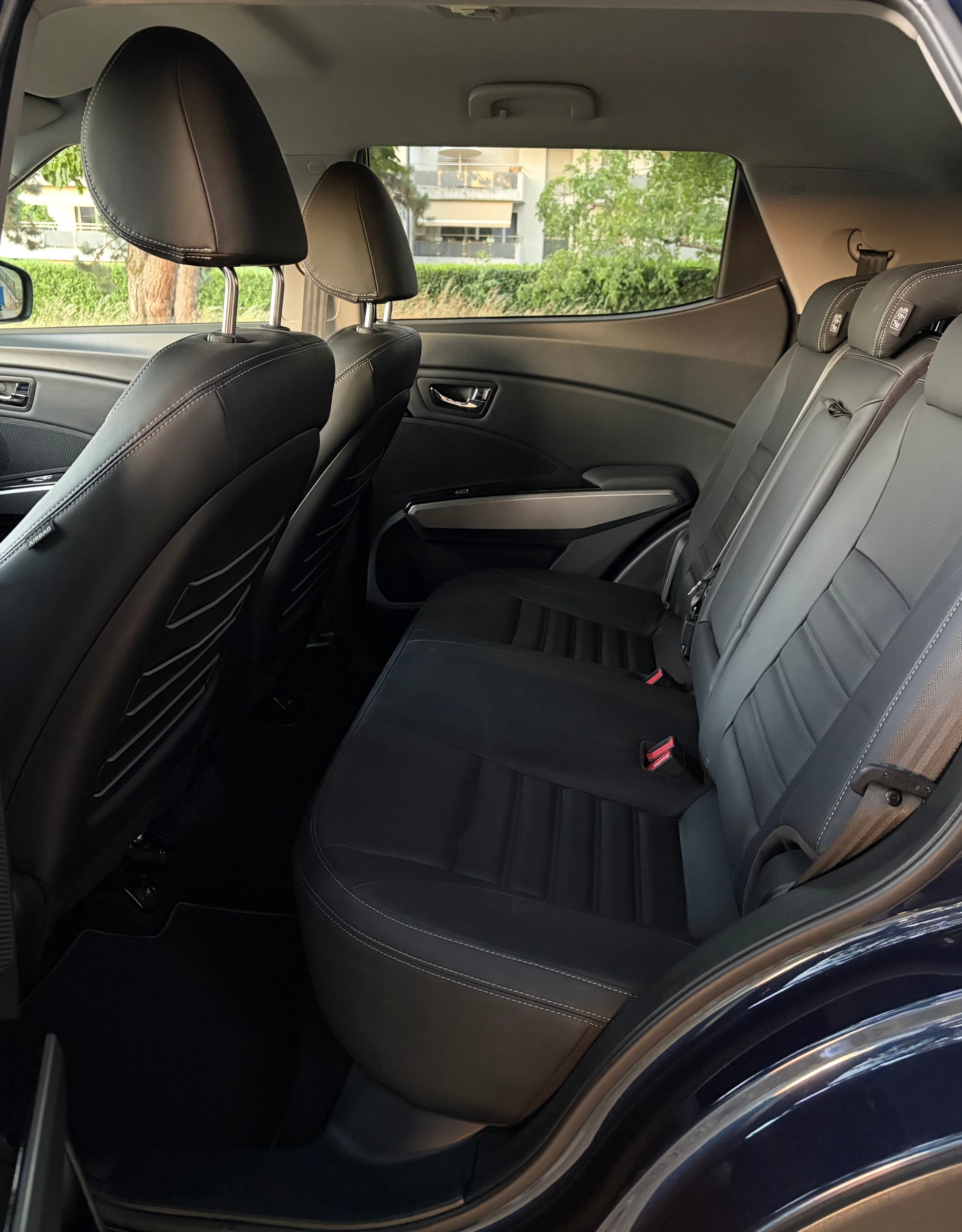 KGM-SsangYong Tivoli 1.6 e-XGi Sapphire 4WD Automatic-image-7