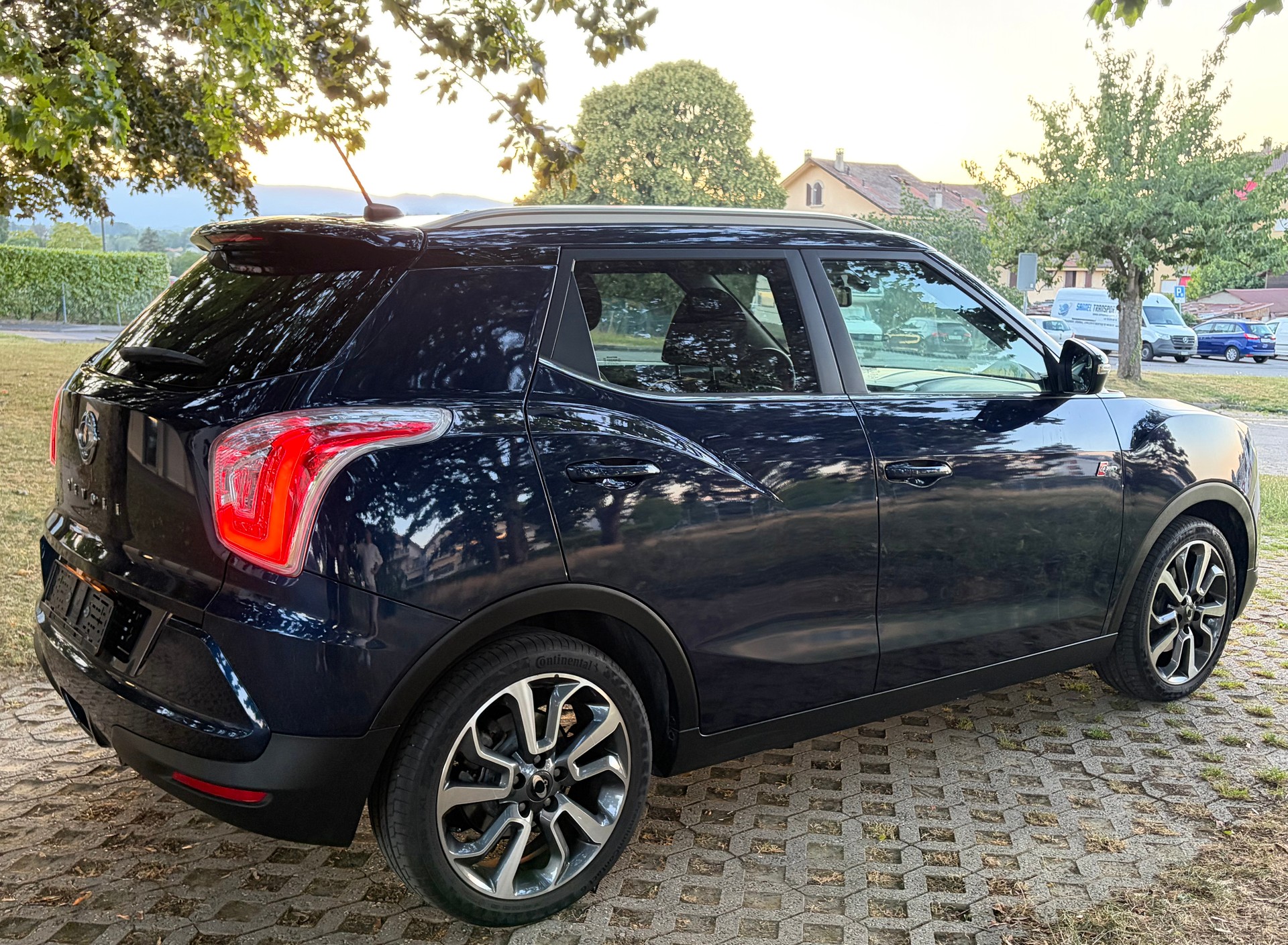 KGM-SsangYong Tivoli 1.6 e-XGi Sapphire 4WD Automatic-image-3