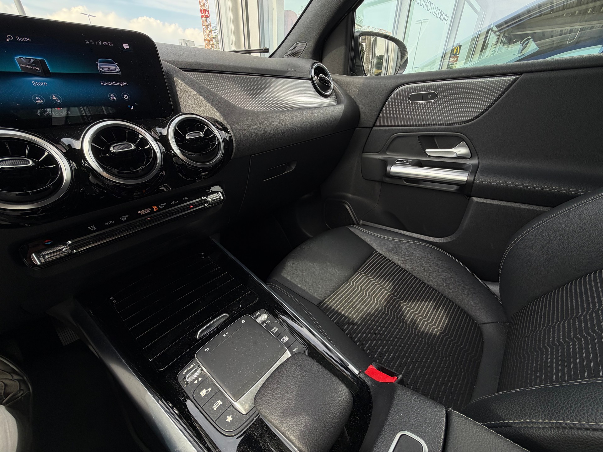 MERCEDES-BENZ B 200 Progressive 7G-DCT-image-18