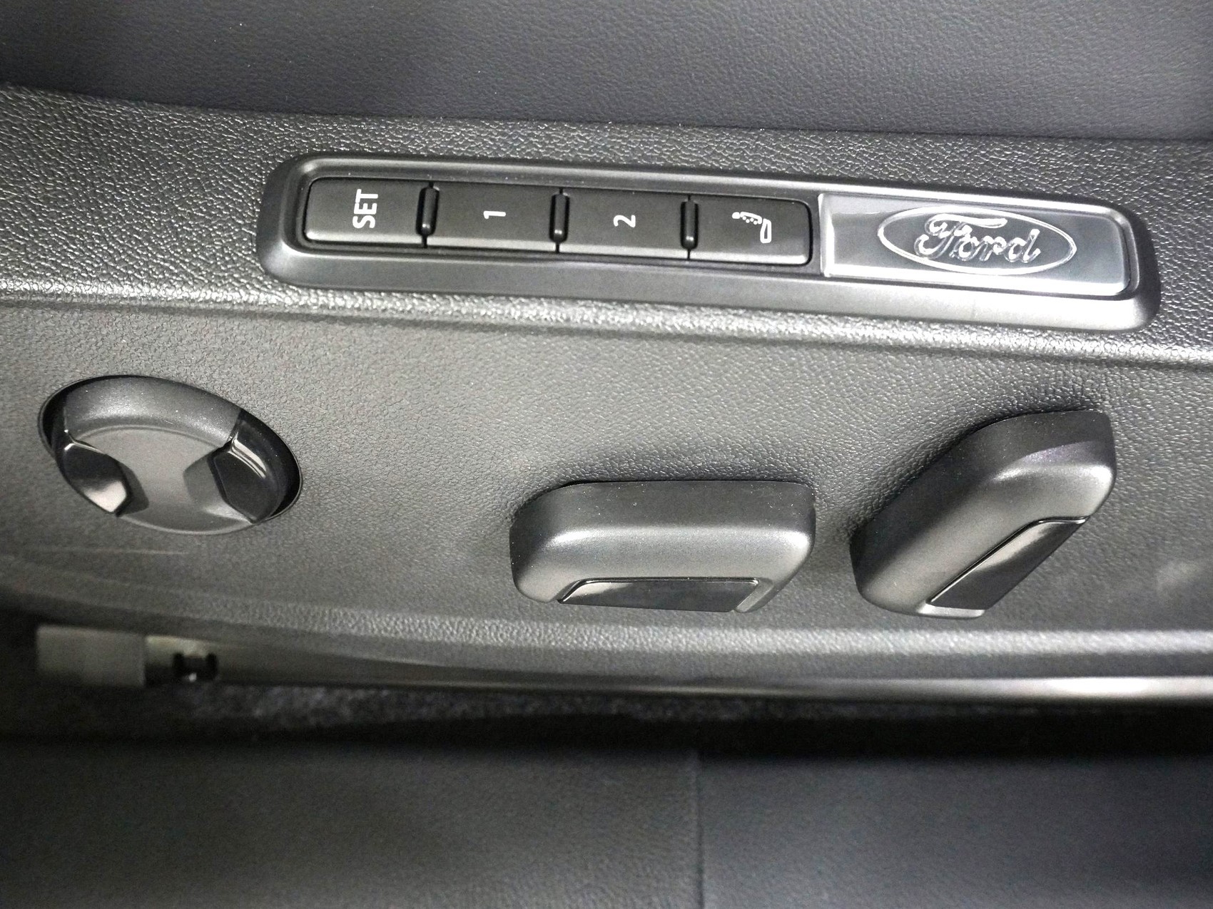 FORD Explorer Extended Range Premium AWD-image-13