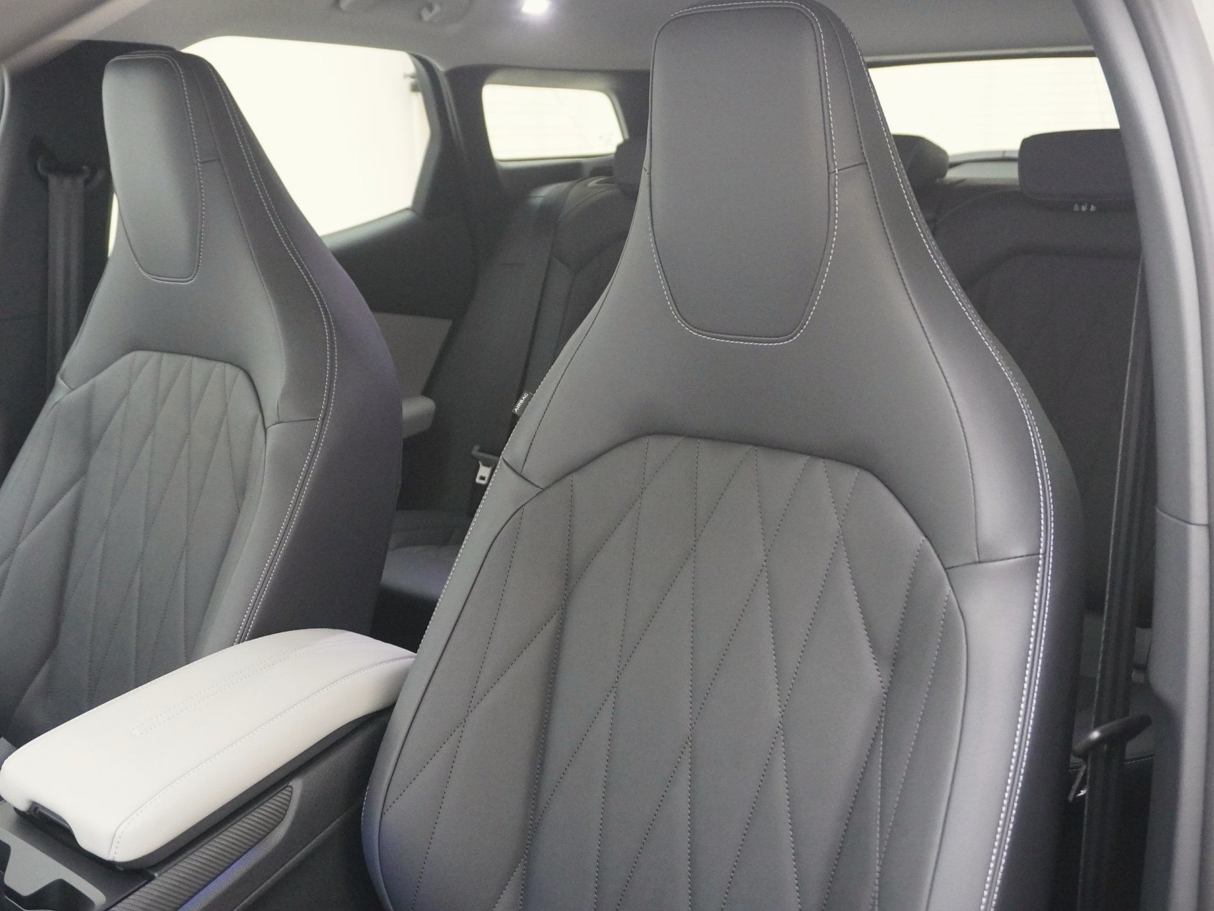 FORD Explorer Extended Range Premium AWD-image-12