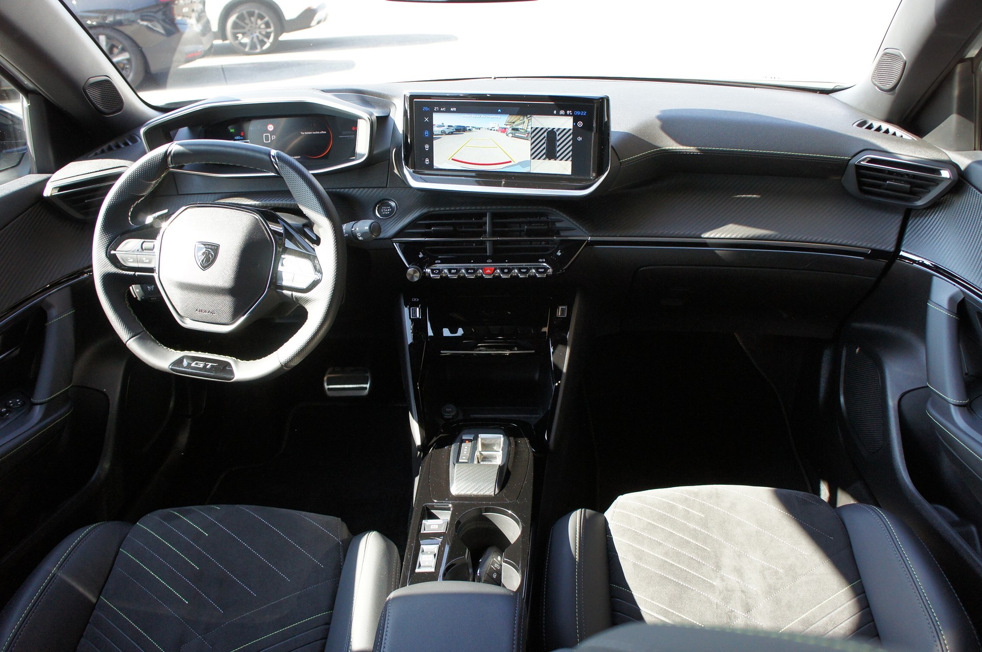 PEUGEOT 2008 1.2 145 MHEV GT-image-9