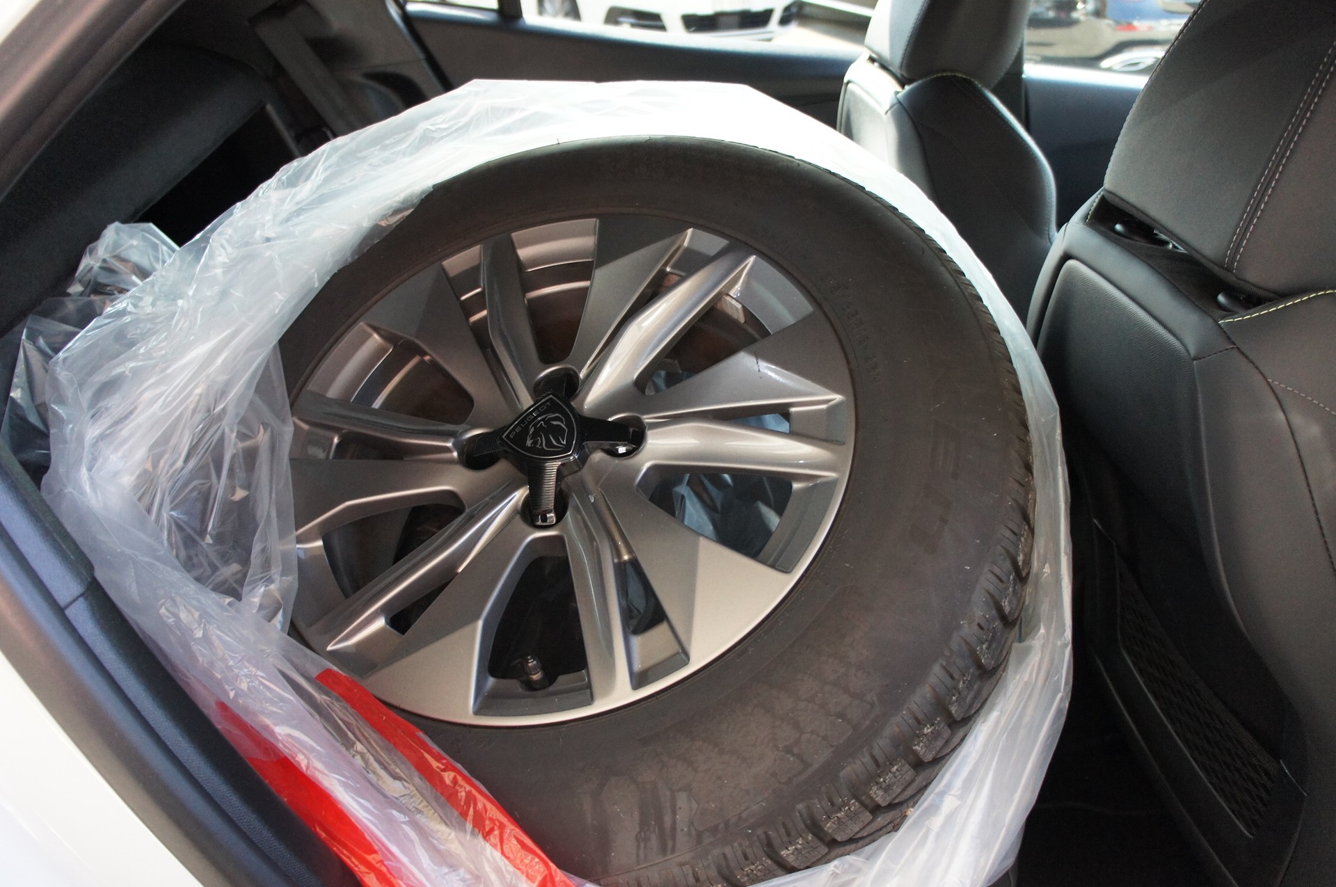 PEUGEOT 2008 1.2 145 MHEV GT-image-10