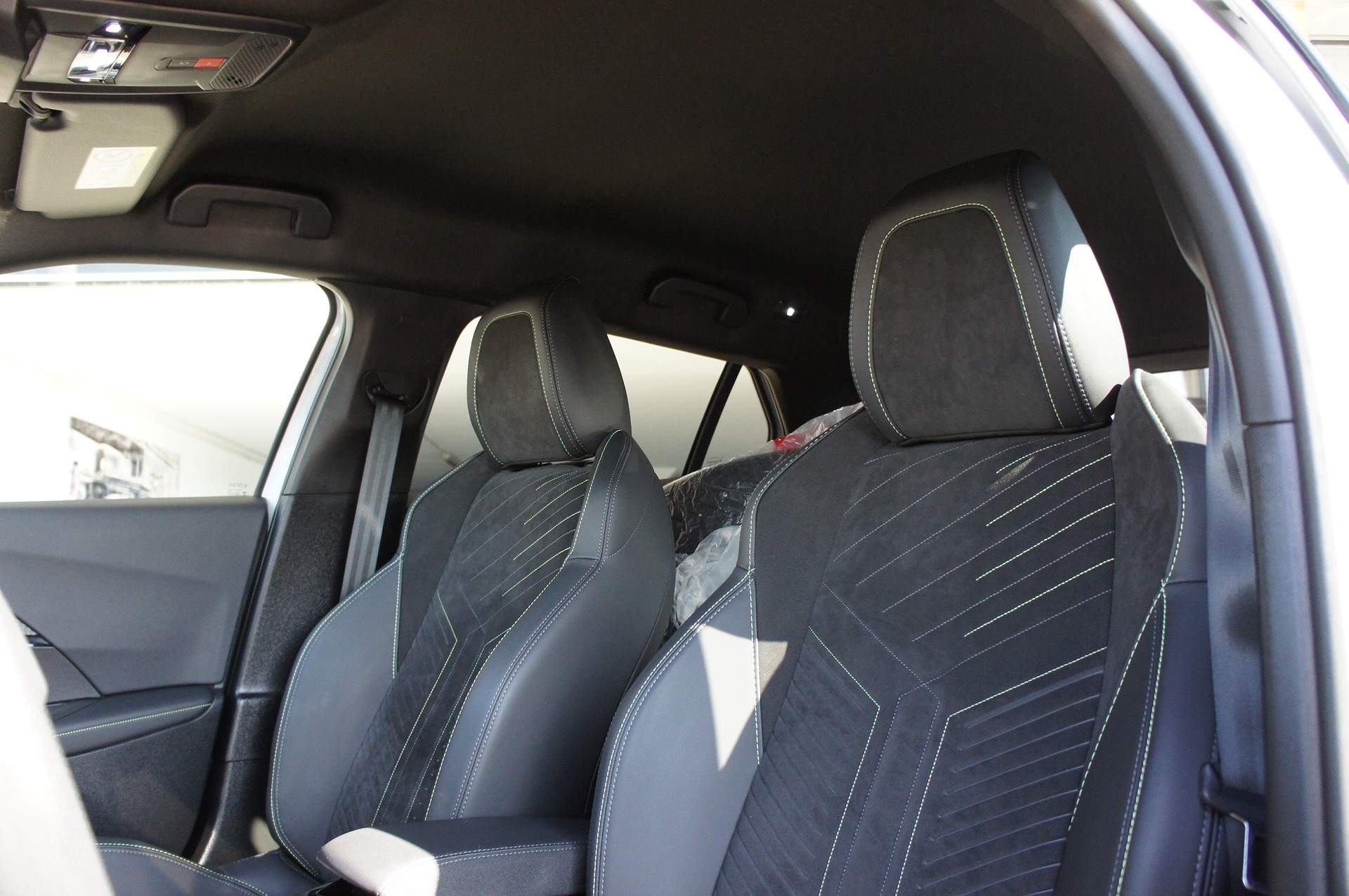 PEUGEOT 2008 1.2 145 MHEV GT-image-15