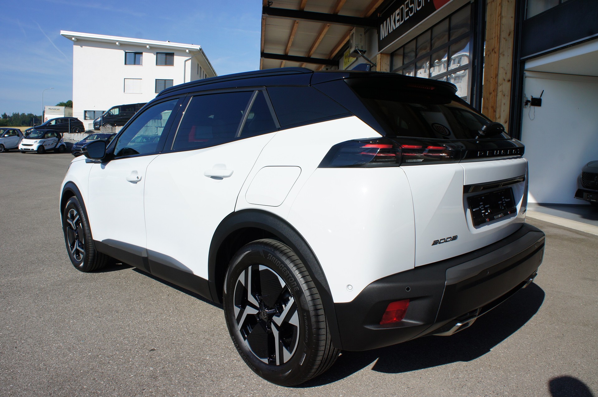 PEUGEOT 2008 1.2 145 MHEV GT-showroom-element-2