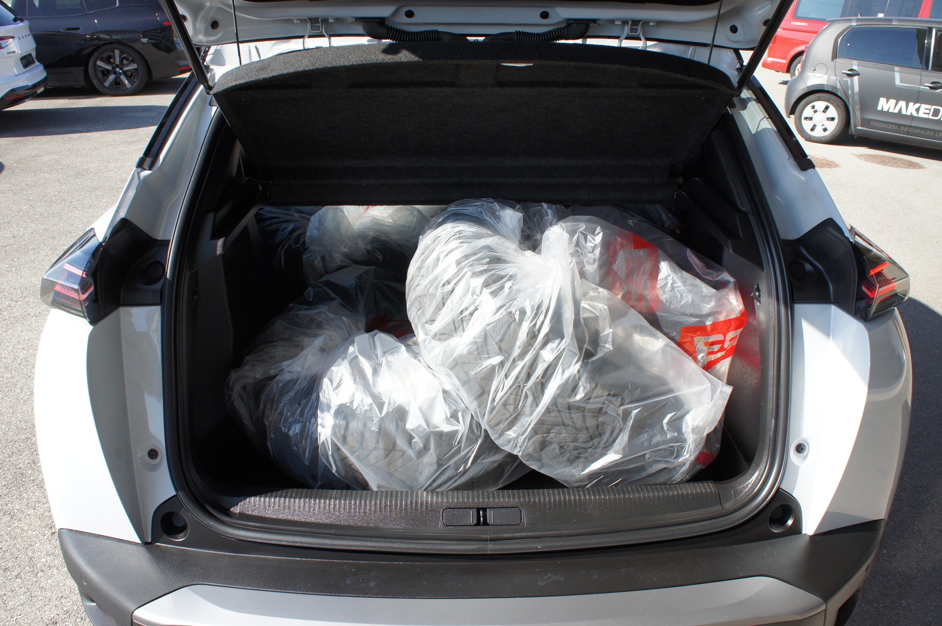 PEUGEOT 2008 1.2 145 MHEV GT-image-11