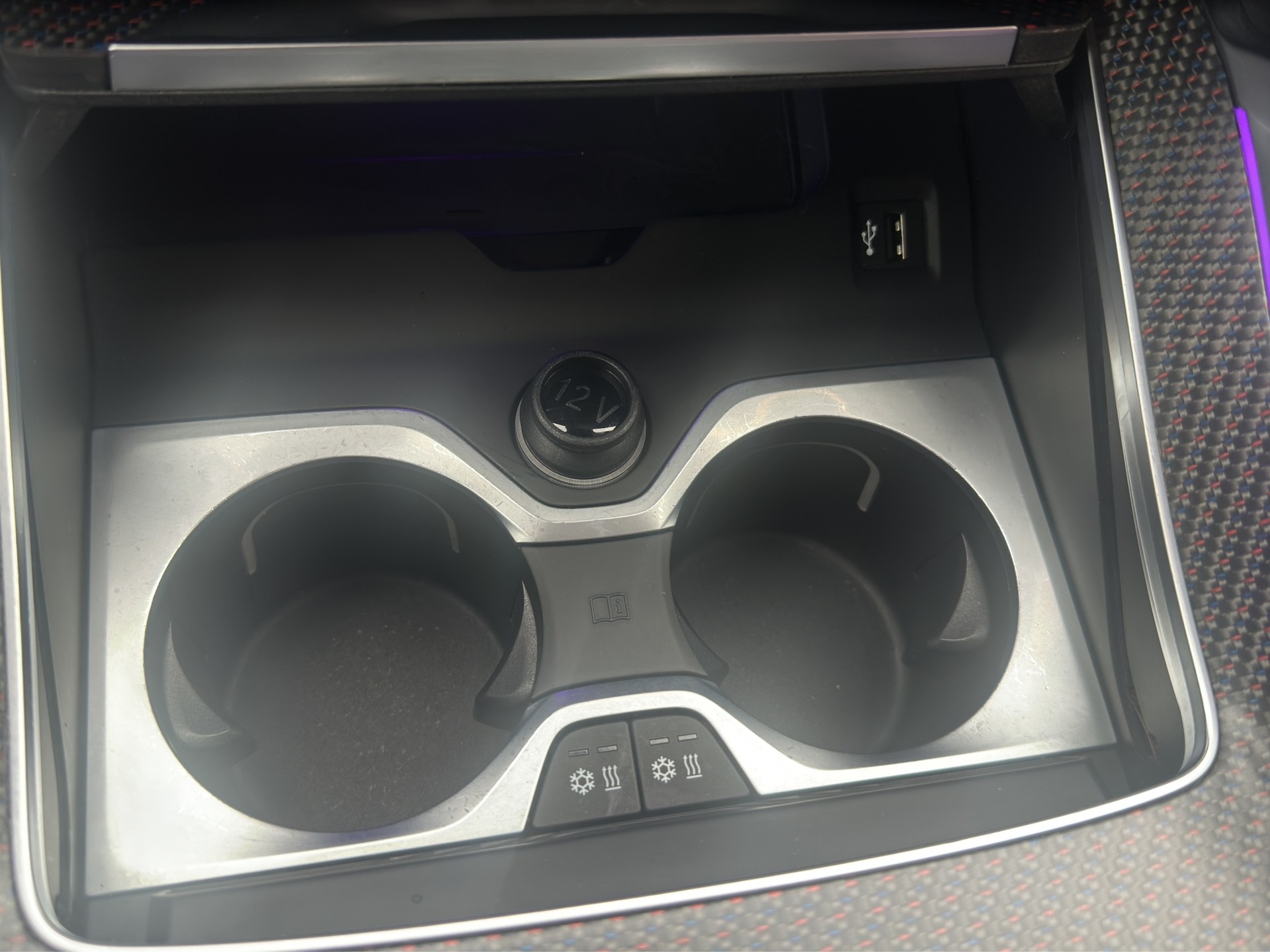 BMW XM xDrive PHEV Label (CH) INDIVIDUAL M Driver's Package-image-23