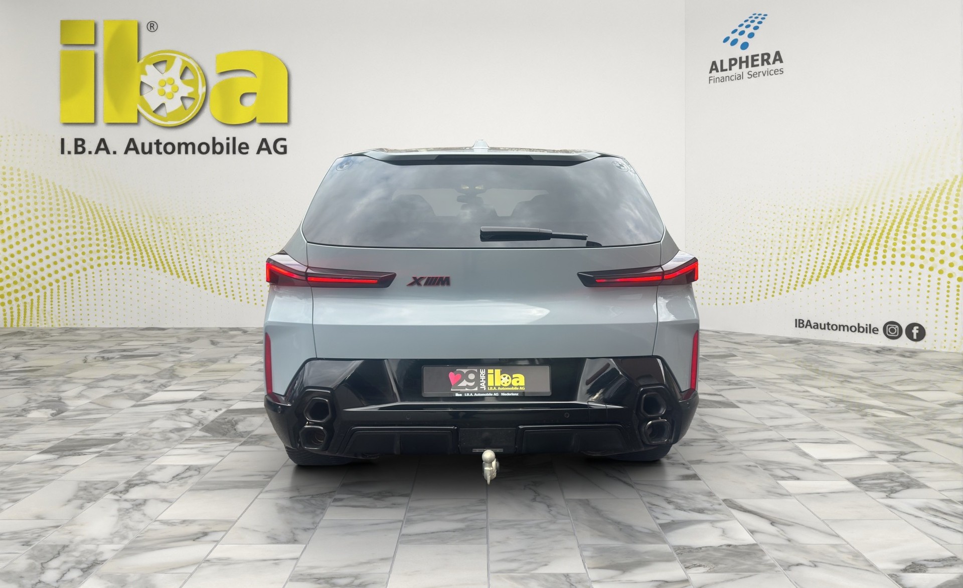 BMW XM xDrive PHEV Label (CH) INDIVIDUAL M Driver's Package-showroom-element-3