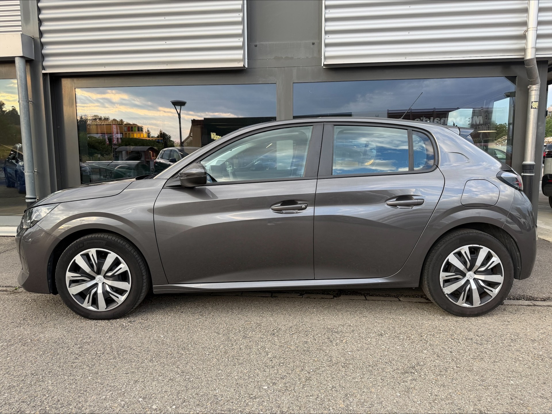 PEUGEOT 208 1.2 PureTech Active-showroom-element-1
