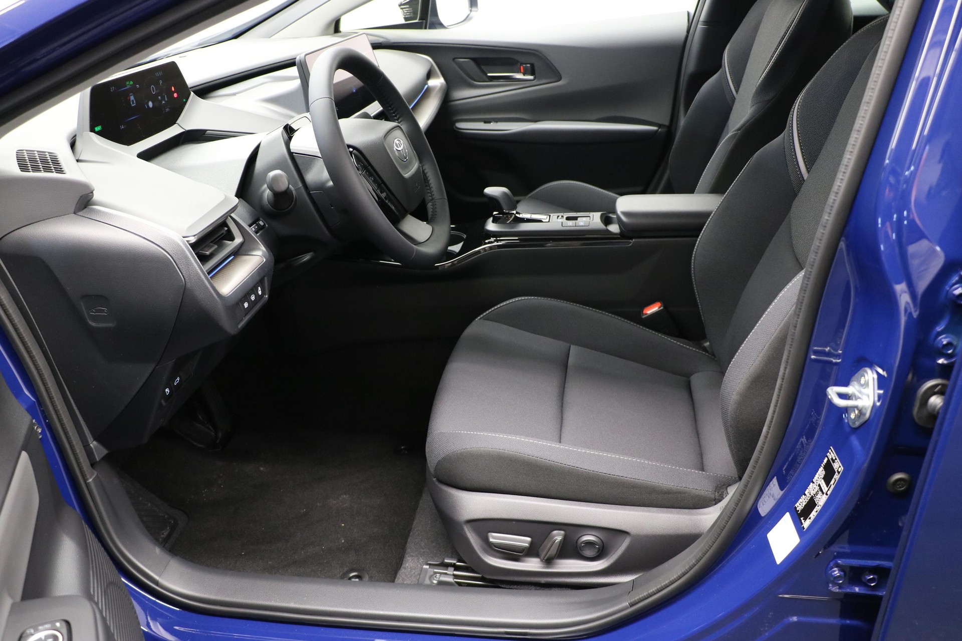 TOYOTA Prius 2.0 Plug-In-Hybrid Style-image-4
