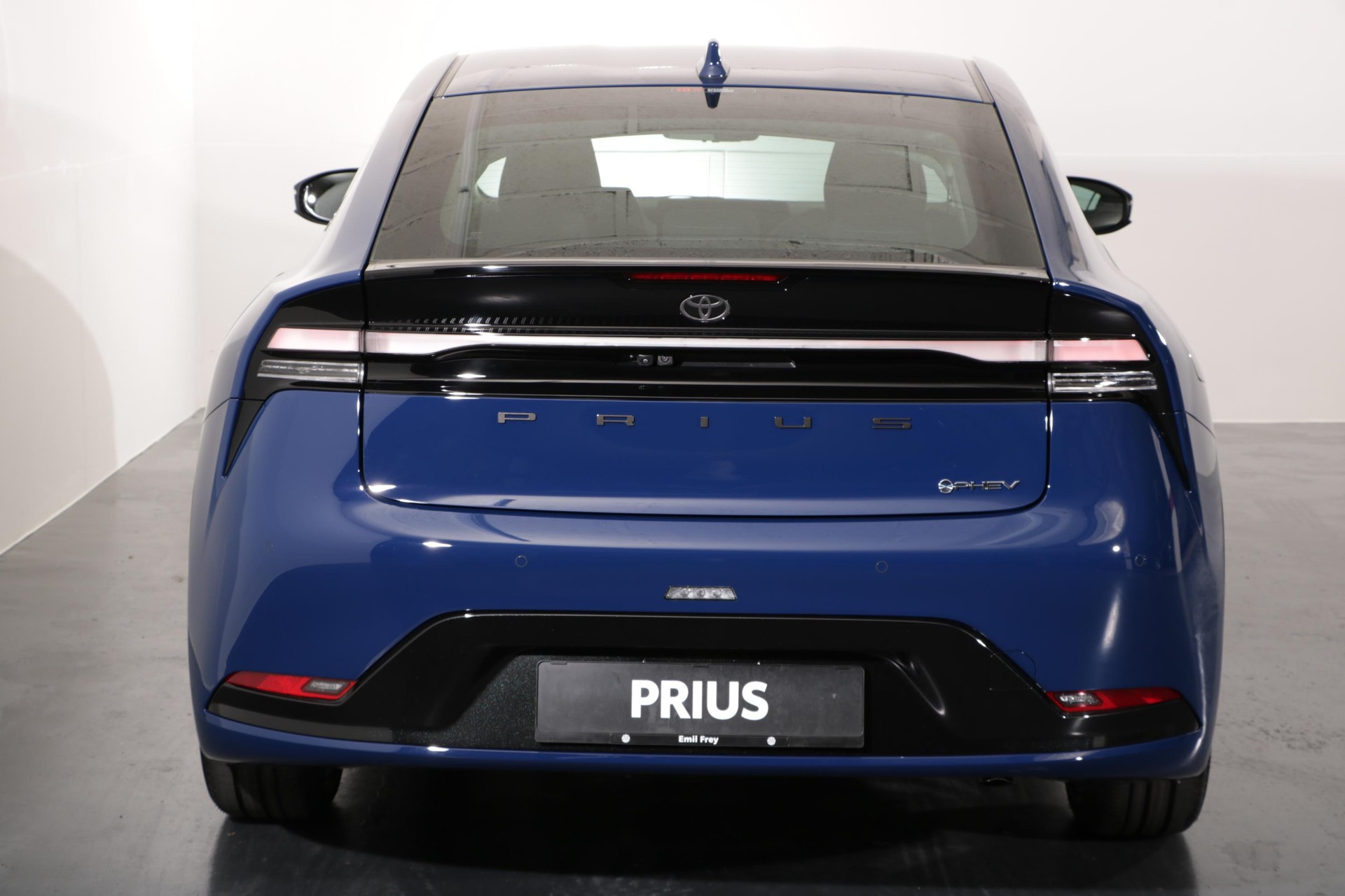 TOYOTA Prius 2.0 Plug-In-Hybrid Style-image-14