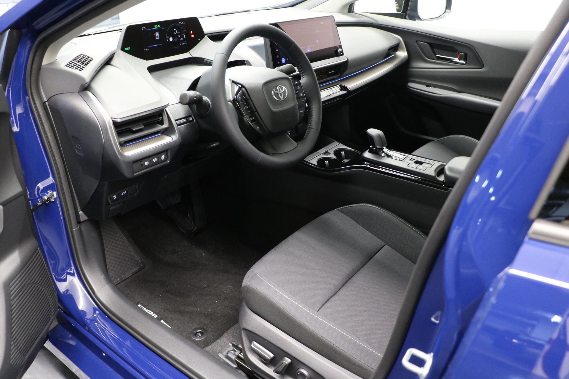 TOYOTA Prius 2.0 Plug-In-Hybrid Style-showroom-element-3
