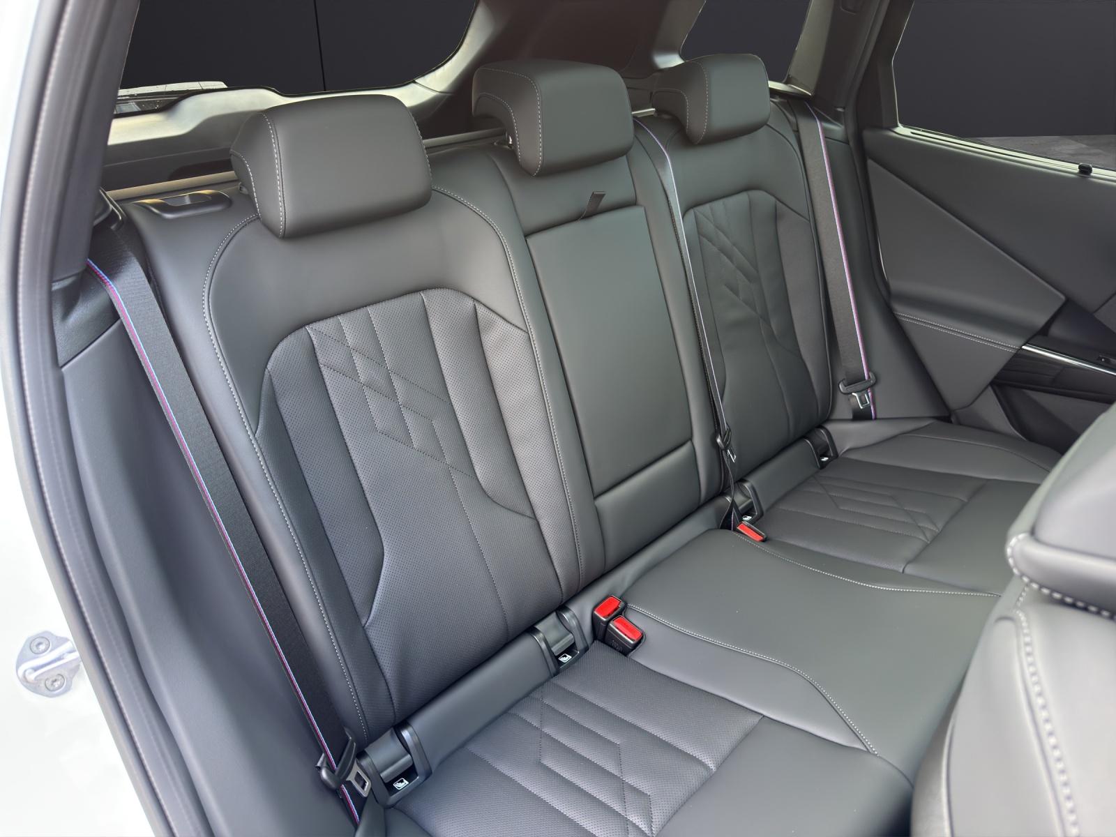 BMW X3 M50i-image-13