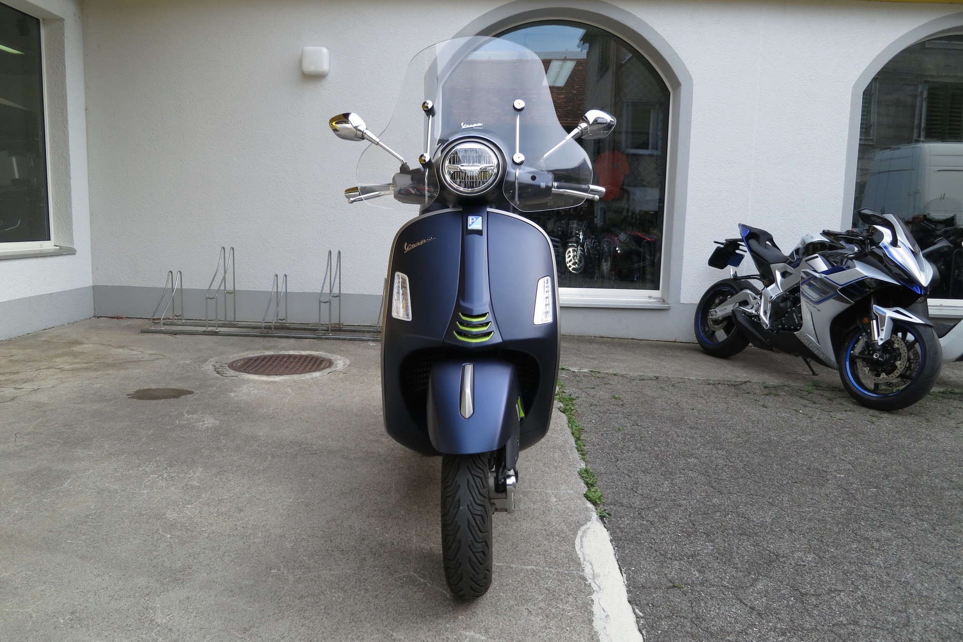 PIAGGIO Vespa GTS 300 Super Tech ABS-image-2