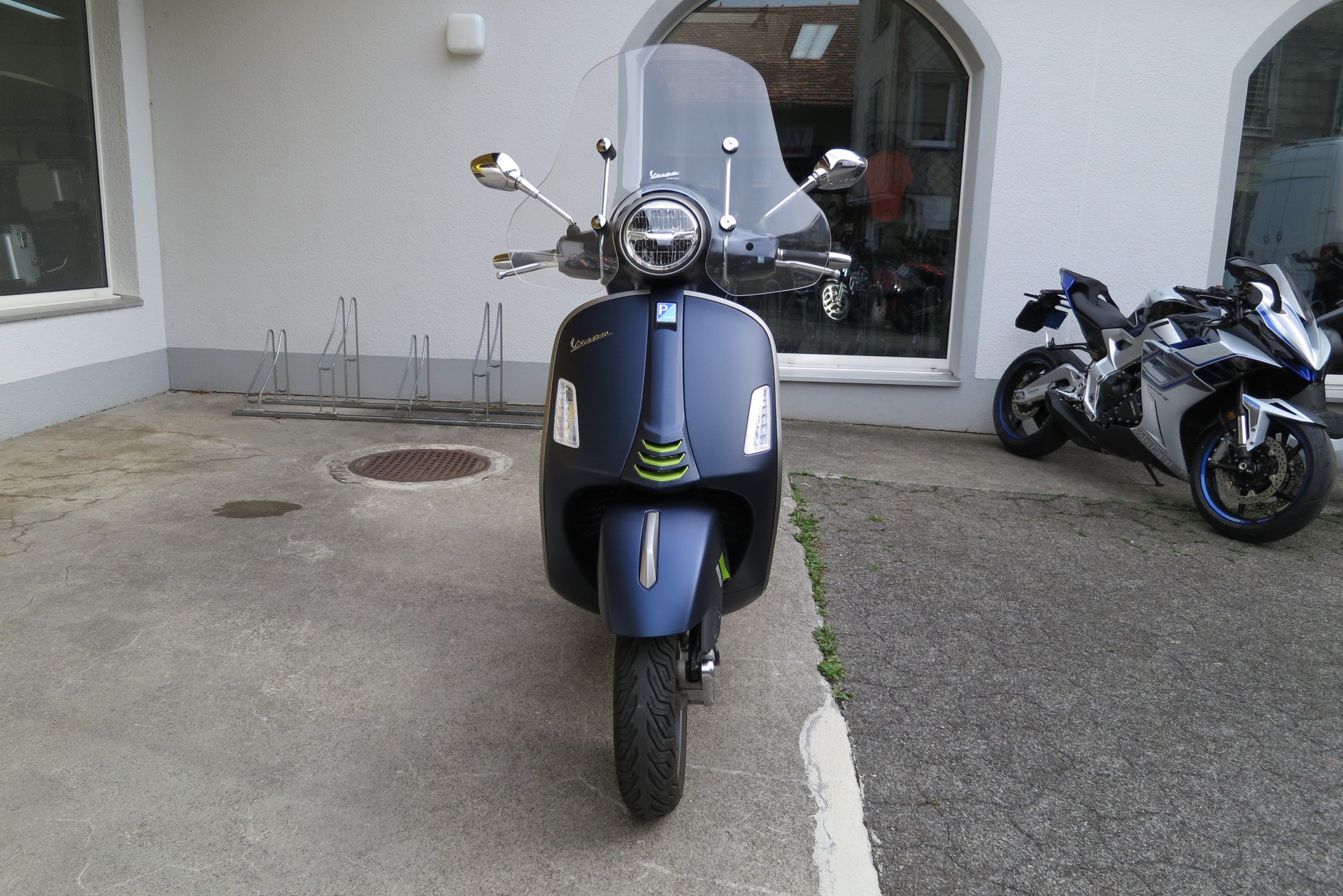 PIAGGIO Vespa GTS 300 Super Tech ABS-image-1