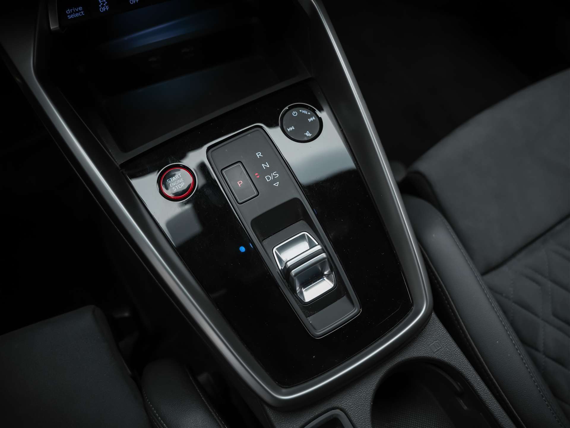 AUDI RS3 Sportback 2.5 TSI quattro S-tronic *RS Sport Abgasanlage*RS Sportsitze*Sitzheizung*Adaptives Fahrwerk*-image-21