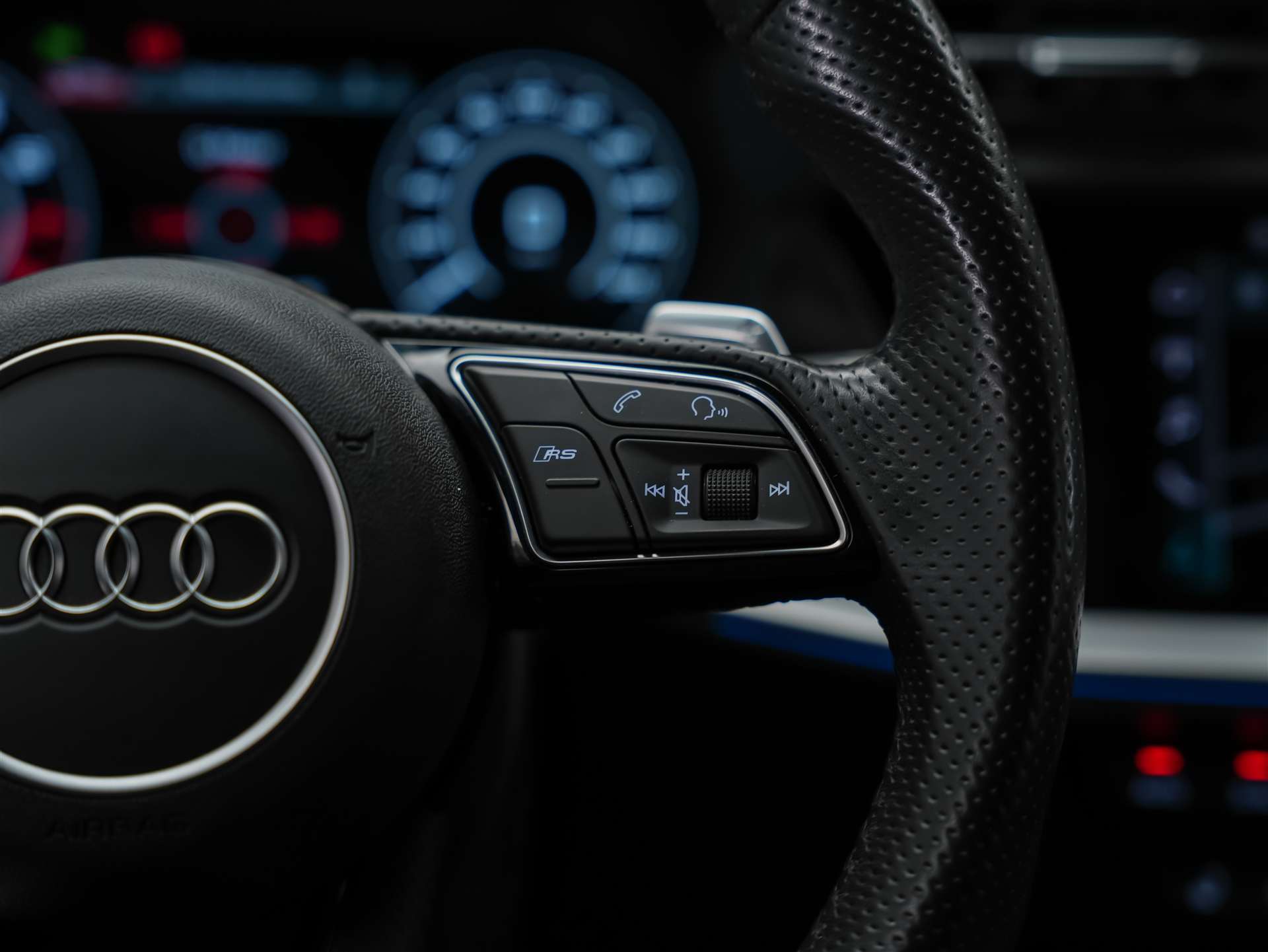 AUDI RS3 Sportback 2.5 TSI quattro S-tronic *RS Sport Abgasanlage*RS Sportsitze*Sitzheizung*Adaptives Fahrwerk*-image-24