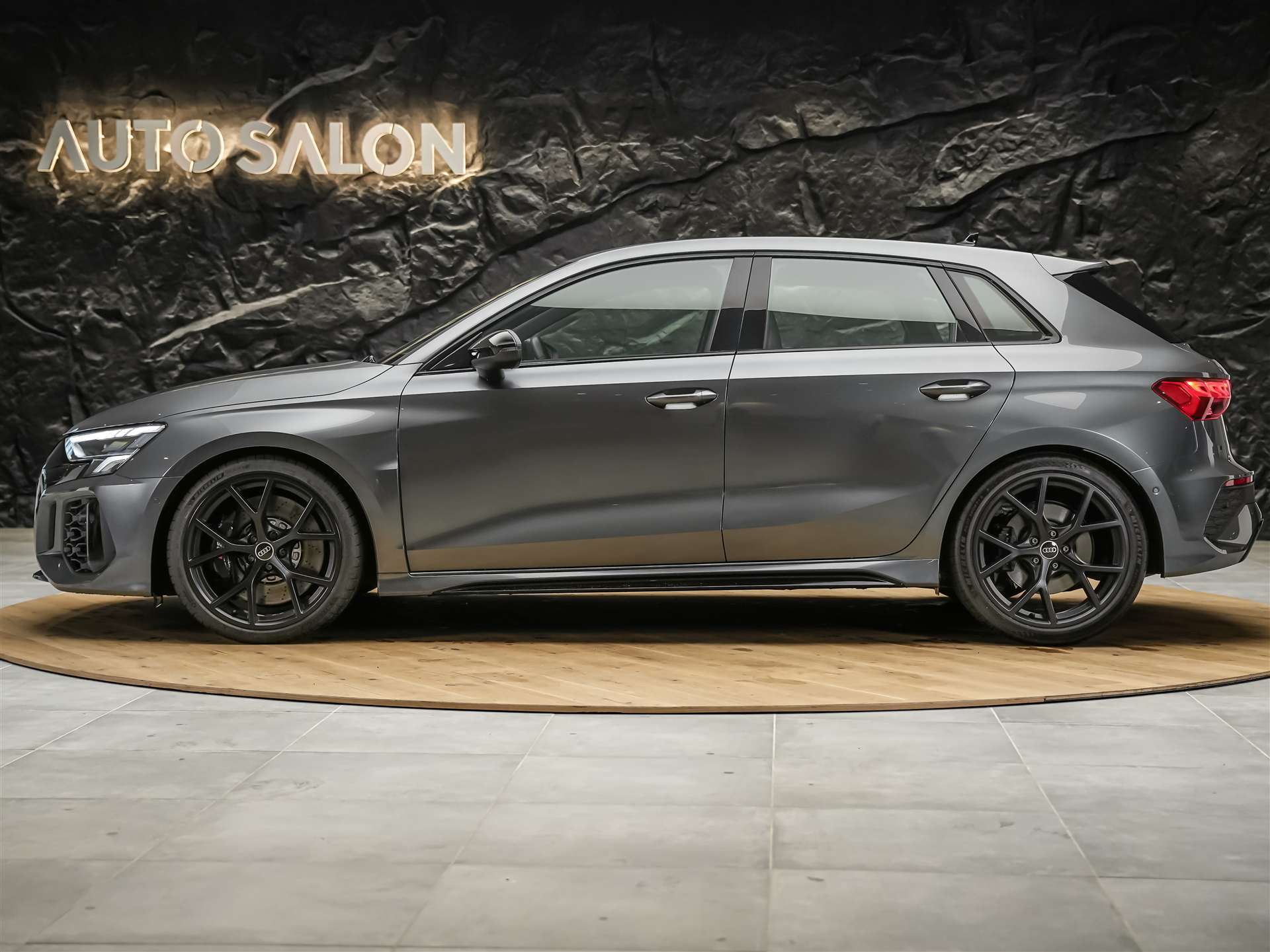 AUDI RS3 Sportback 2.5 TSI quattro S-tronic *RS Sport Abgasanlage*RS Sportsitze*Sitzheizung*Adaptives Fahrwerk*-showroom-element-1
