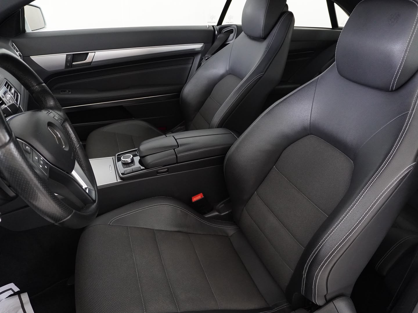 MERCEDES-BENZ E 250 BlueTEC 9G-Tronic-showroom-element-3