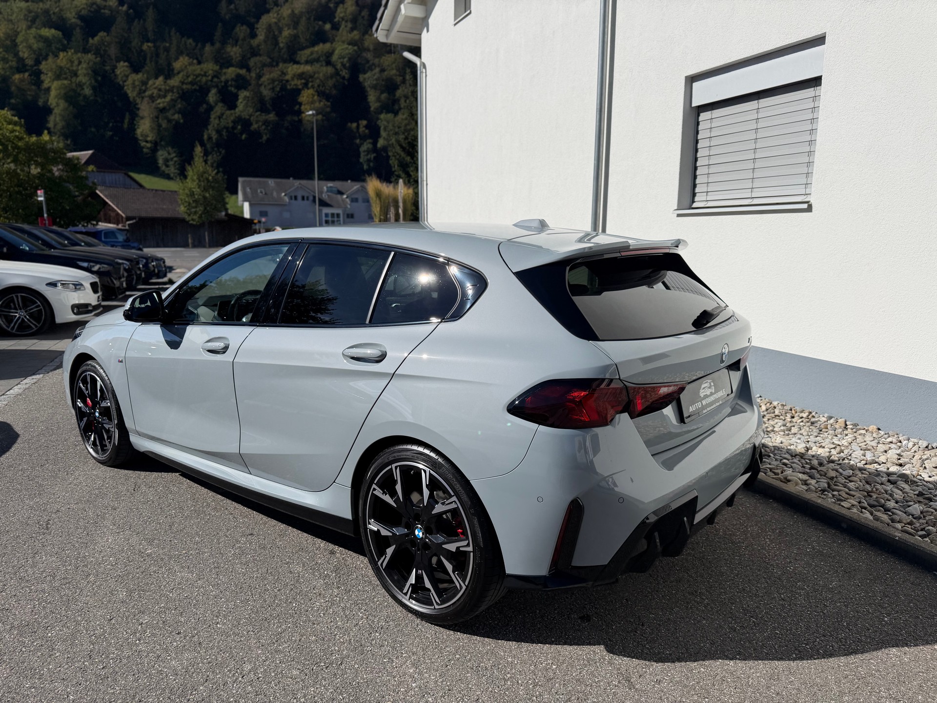 BMW 118d Steptronic M Sport Pro | HEAD-UP DISPLAY | MASSAGESITZE | 360° KAMERA | KEYLESS GO-image-13
