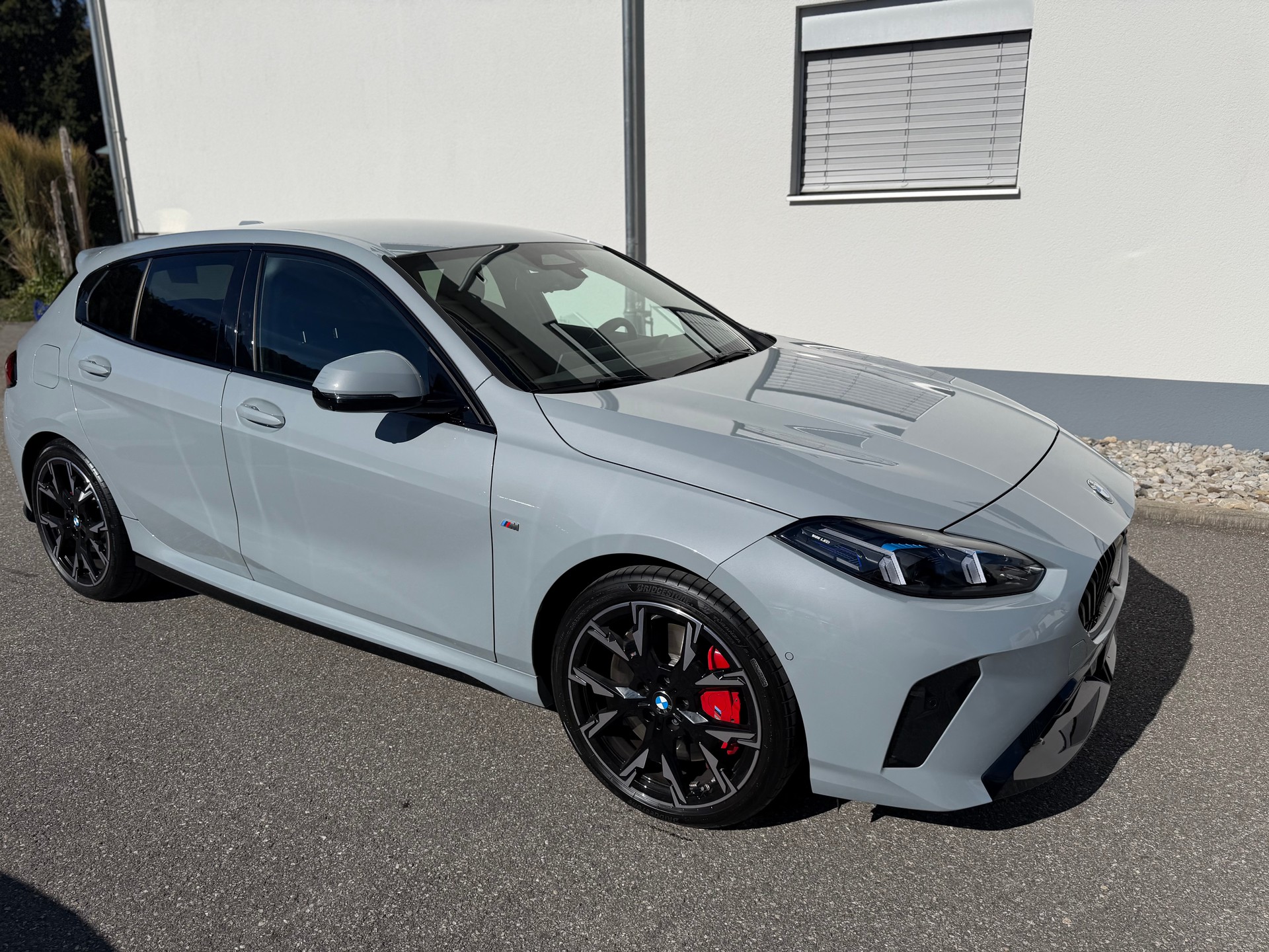 BMW 118d Steptronic M Sport Pro | HEAD-UP DISPLAY | MASSAGESITZE | 360° KAMERA | KEYLESS GO-showroom-element-2