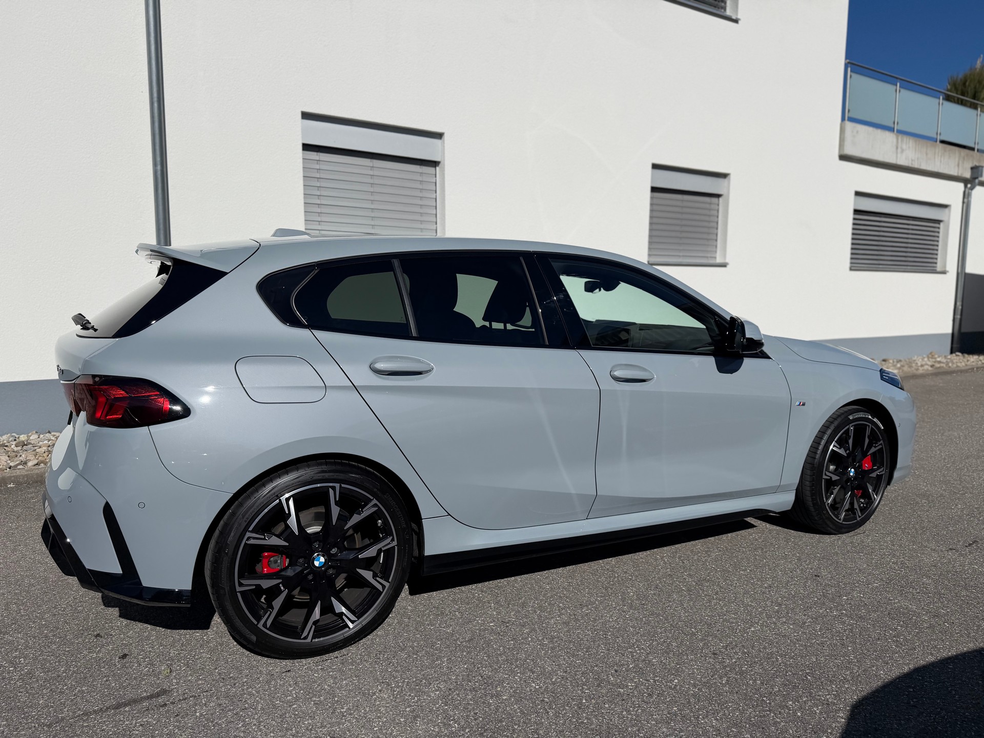 BMW 118d Steptronic M Sport Pro | HEAD-UP DISPLAY | MASSAGESITZE | 360° KAMERA | KEYLESS GO-image-4