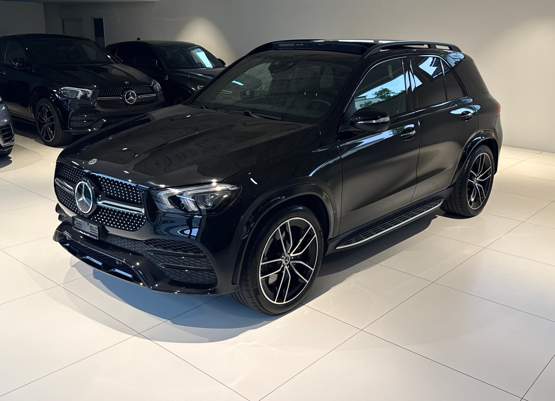MERCEDES-BENZ GLE 450 4Matic AMG Line 9G-Tronic / 7-PLATZ / CH-FAHRZEUG / PANORAMADACH / LUFTFEDERUNG-showroom-element-1