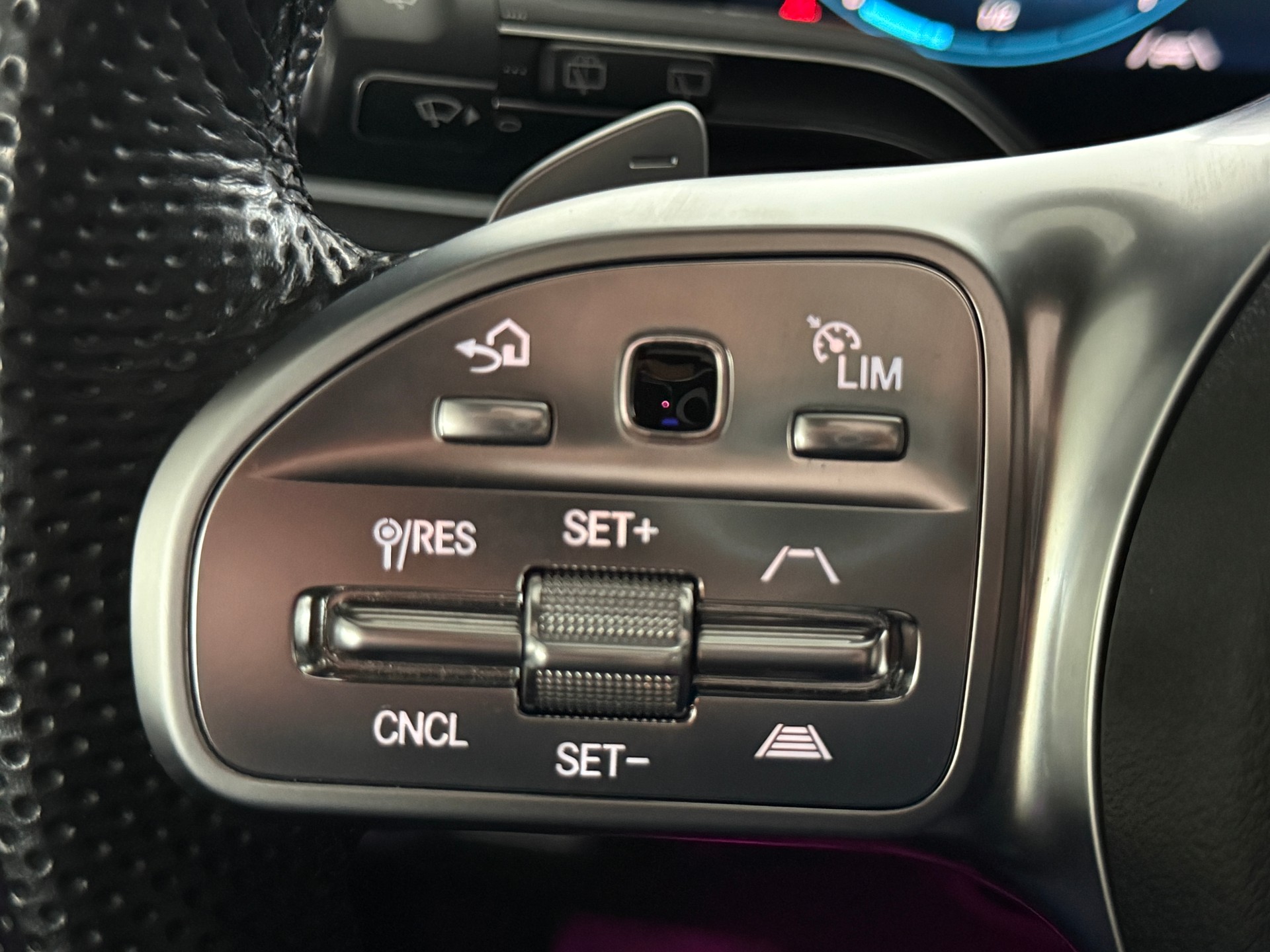 MERCEDES-BENZ GLE 450 4Matic AMG Line 9G-Tronic / 7-PLATZ / CH-FAHRZEUG / PANORAMADACH / LUFTFEDERUNG-image-16
