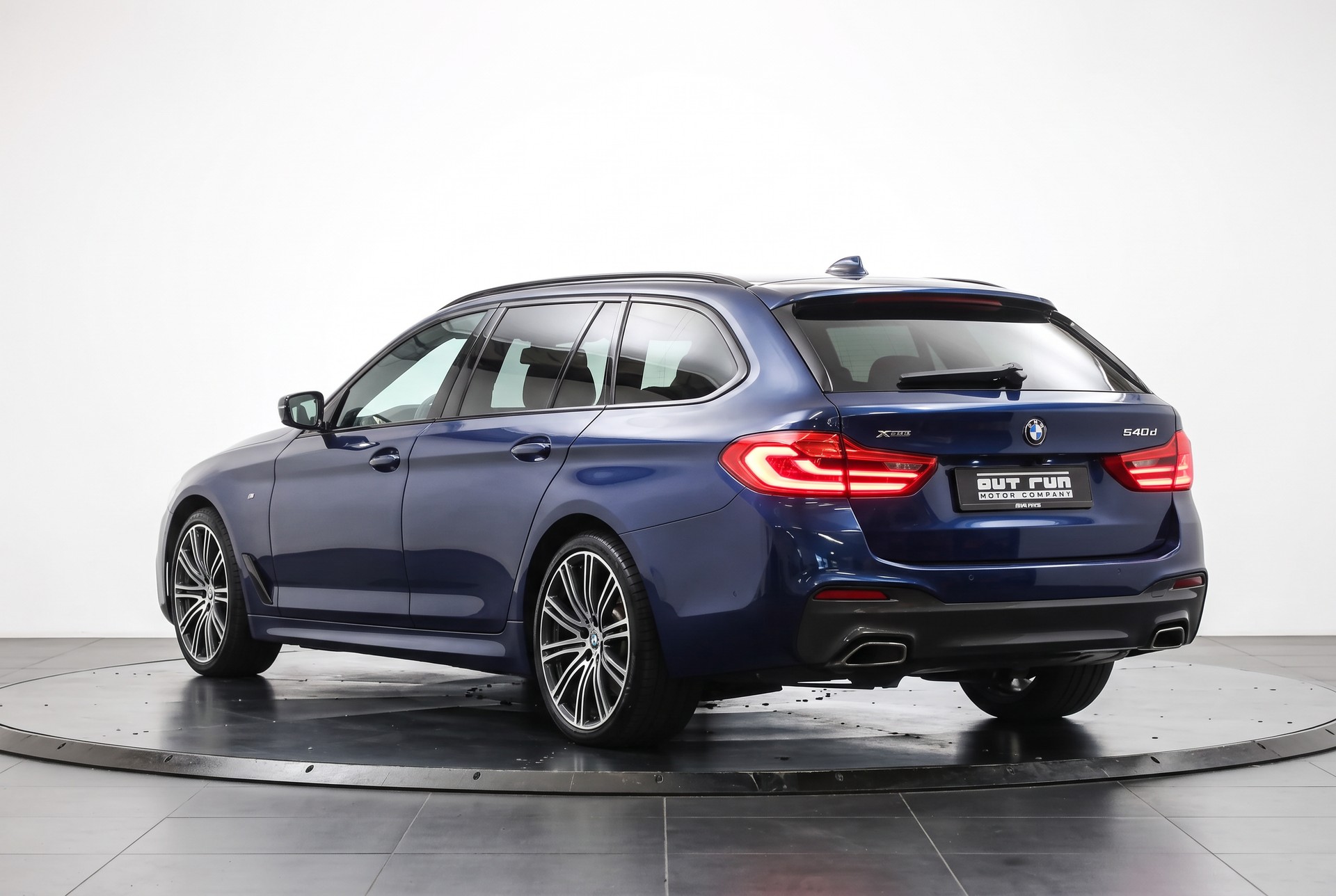 BMW 540d xDrive Pure M Sport Edition Steptronic Head-Up Display • Toit ouvrant • Harman Kardon-image-5