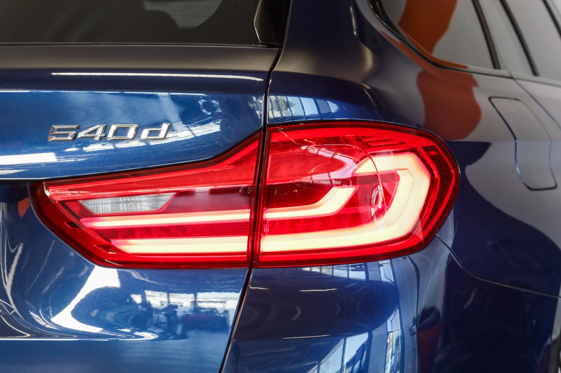 BMW 540d xDrive Pure M Sport Edition Steptronic Head-Up Display • Toit ouvrant • Harman Kardon-image-10