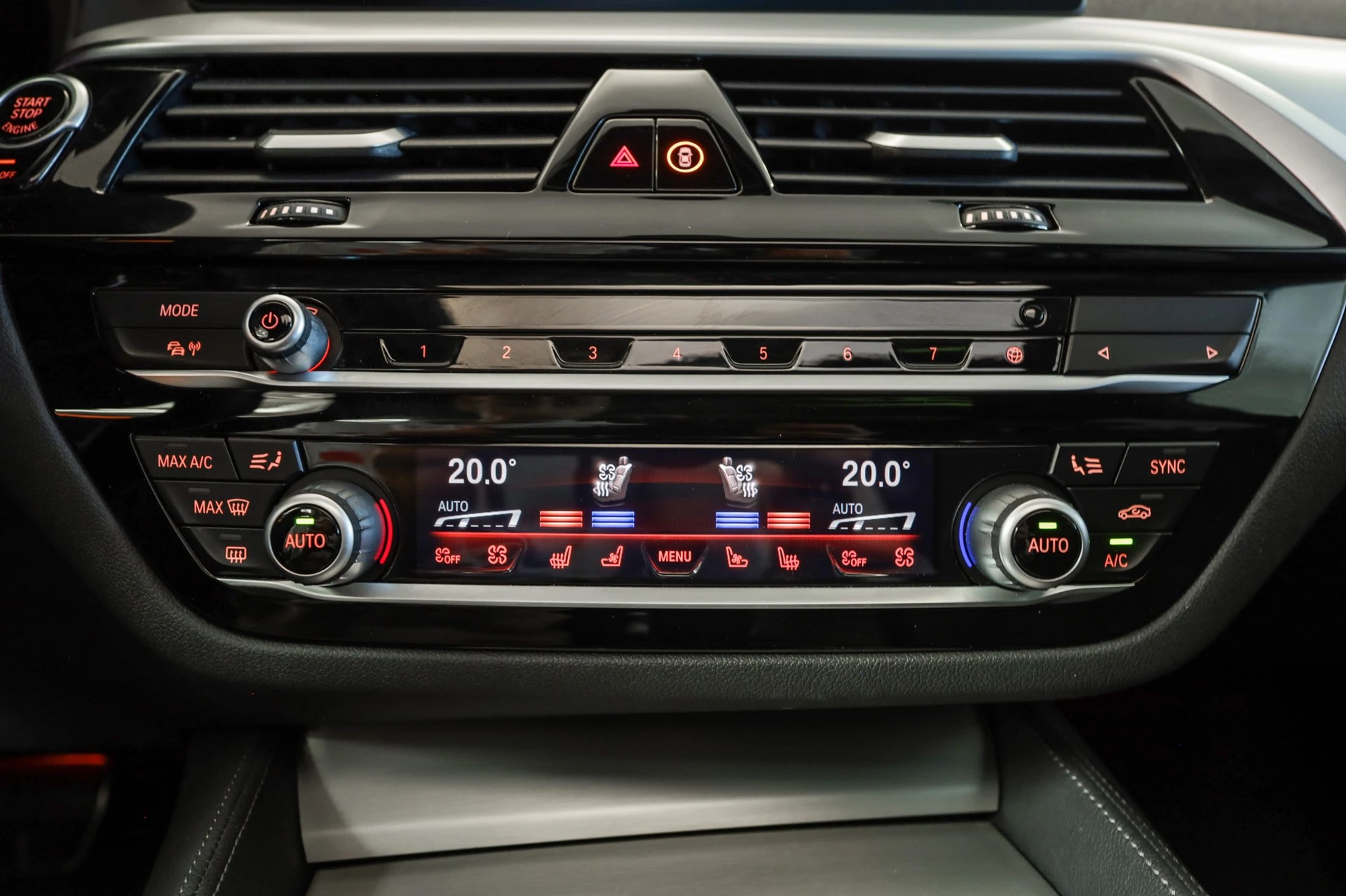 BMW 540d xDrive Pure M Sport Edition Steptronic Head-Up Display • Toit ouvrant • Harman Kardon-image-25