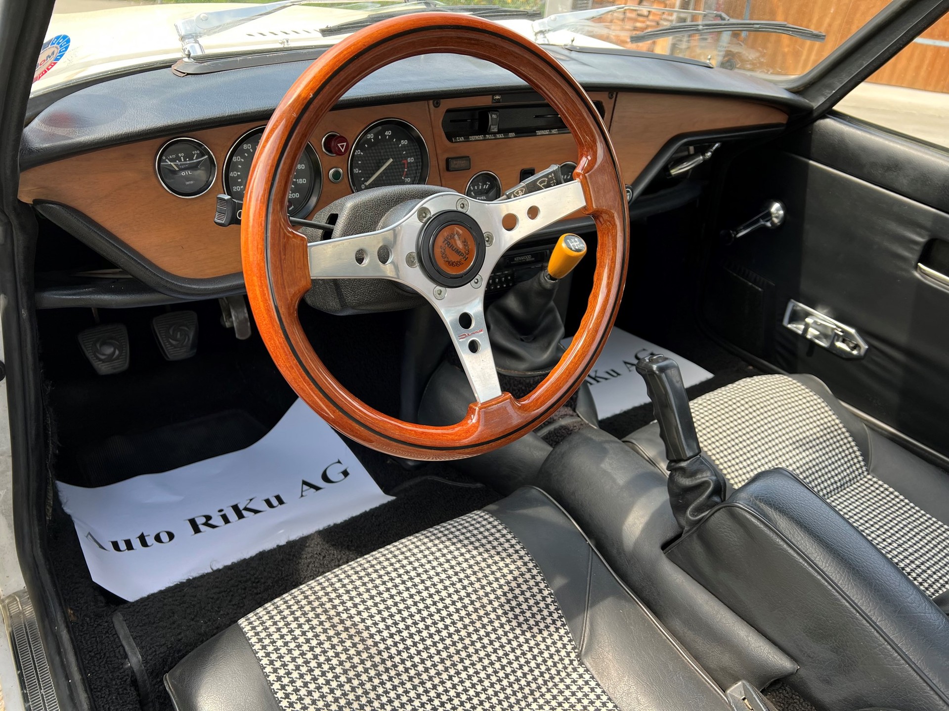 TRIUMPH Spitfire 1500 VETERAN-image-9