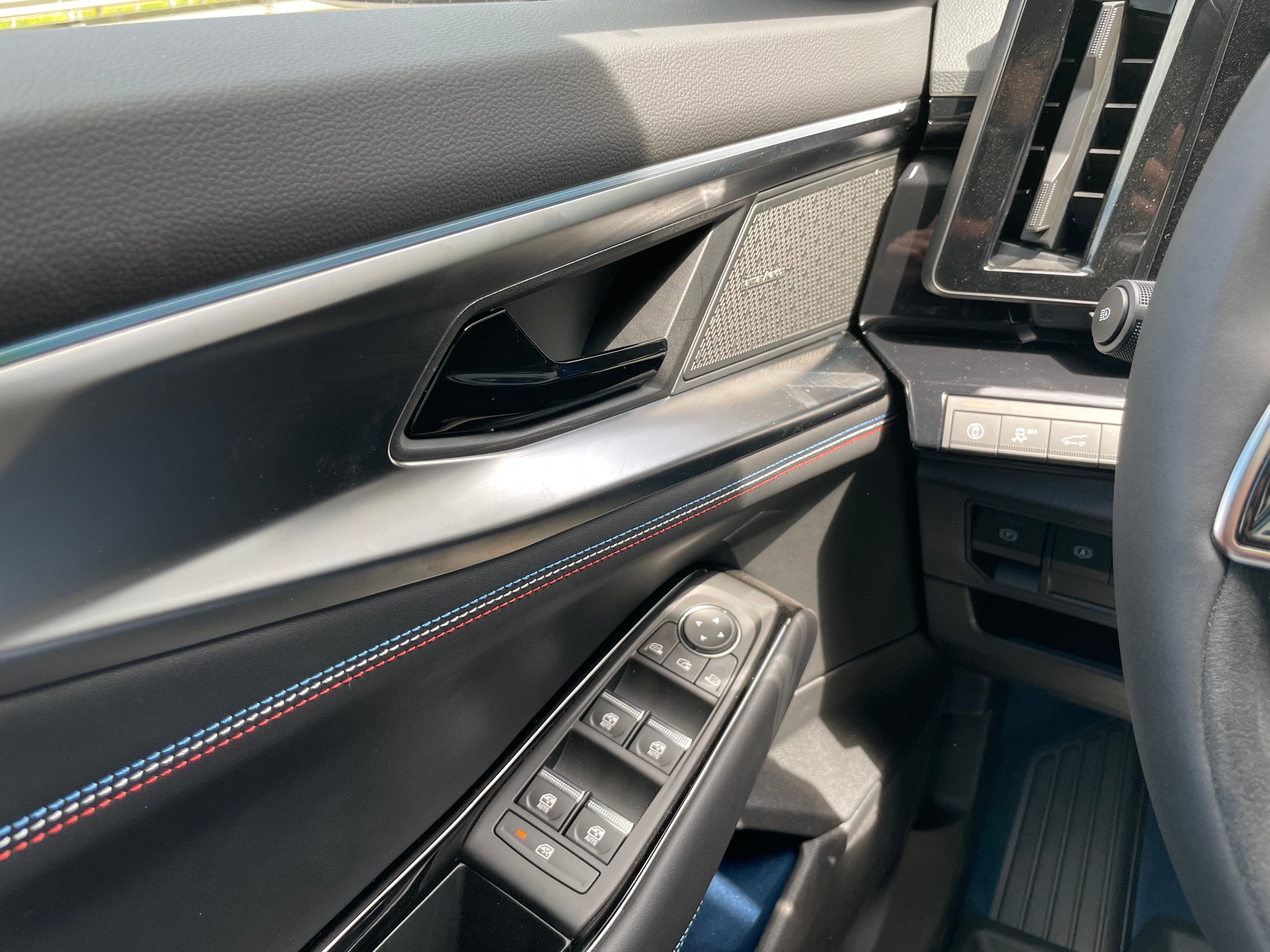 RENAULT Rafale 1.2 E-Tech Plug-in Hybrid 300 4x4 Atelier Alpine-image-24