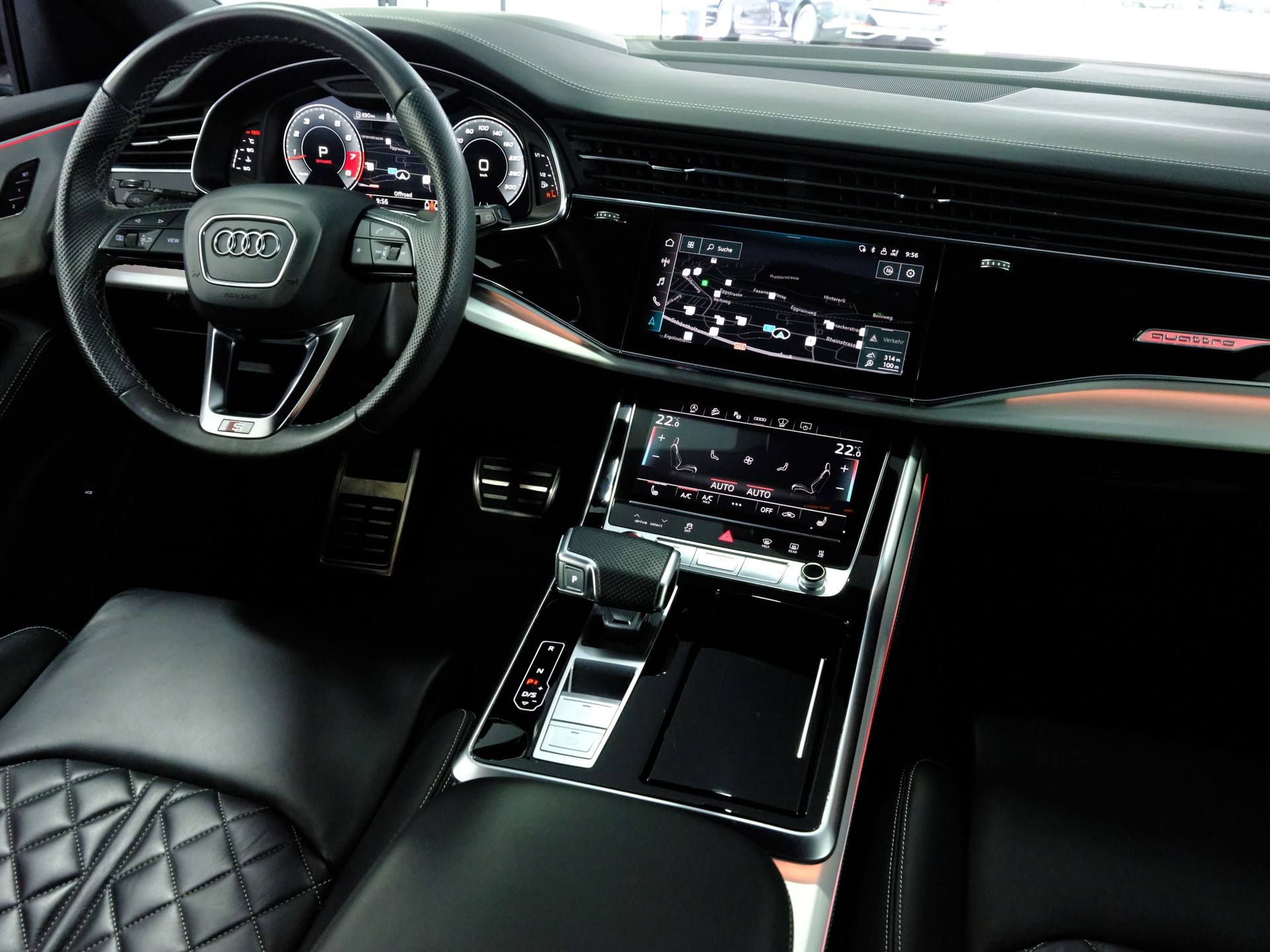 AUDI SQ8 TFSI quattro tiptronic *Premiumpaket* *Assistenzpaket plus* *Pano*-image-17