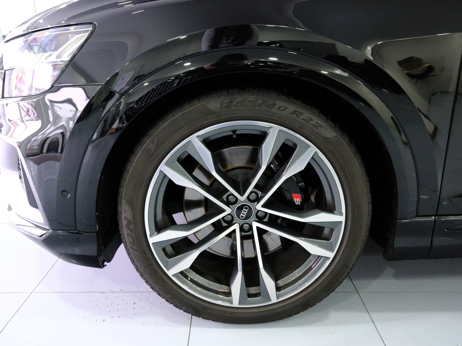 AUDI SQ8 TFSI quattro tiptronic *Premiumpaket* *Assistenzpaket plus* *Pano*-image-10