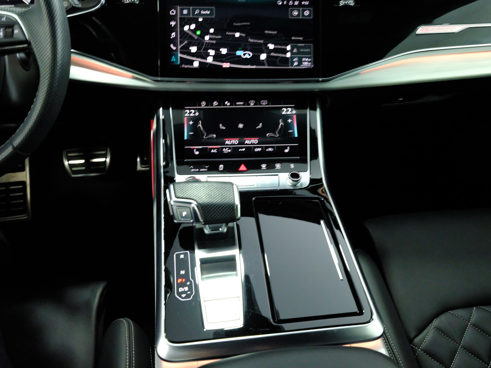 AUDI SQ8 TFSI quattro tiptronic *Premiumpaket* *Assistenzpaket plus* *Pano*-image-16