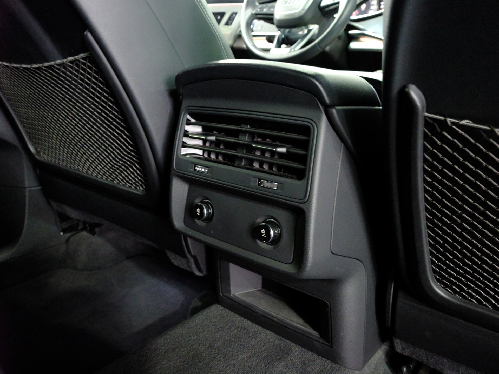 AUDI SQ8 TFSI quattro tiptronic *Premiumpaket* *Assistenzpaket plus* *Pano*-image-21