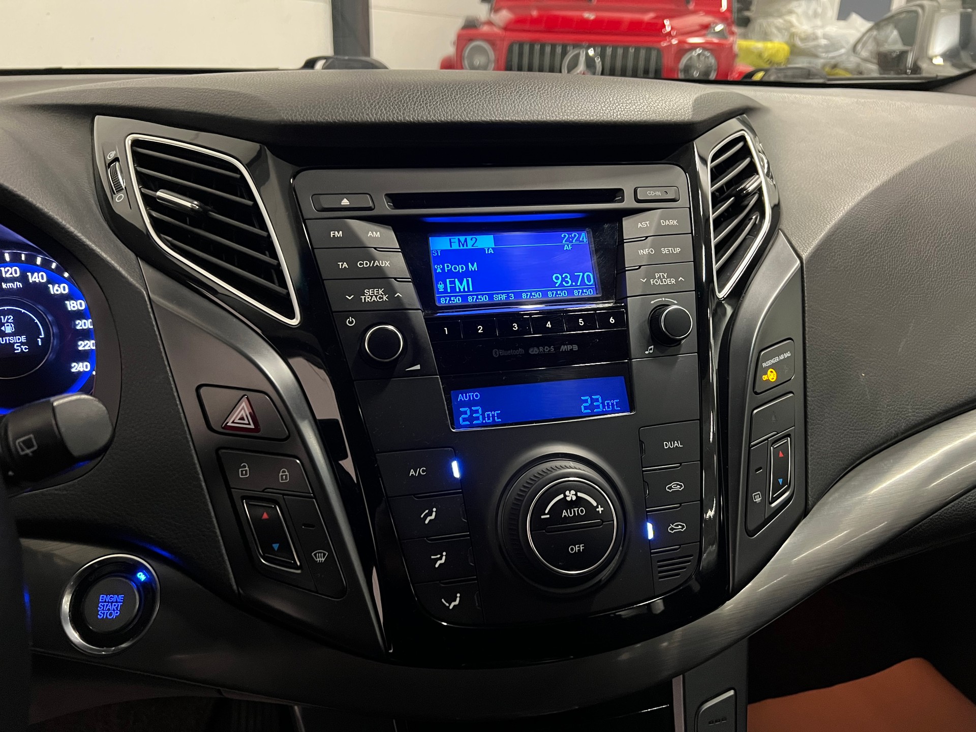 HYUNDAI i40 Wagon 1.7 CRDI Style-image-24