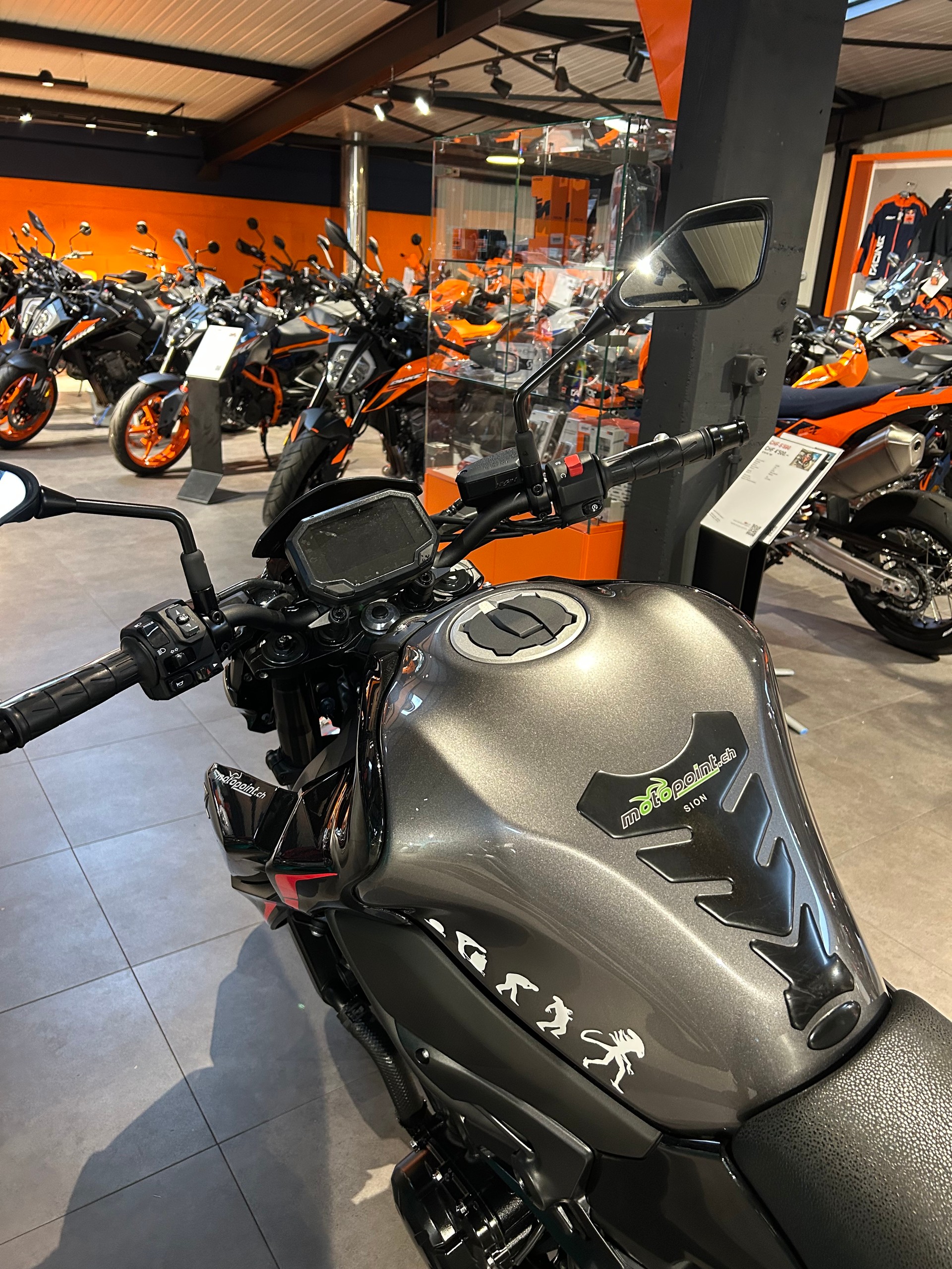 KAWASAKI Z 900-image-6