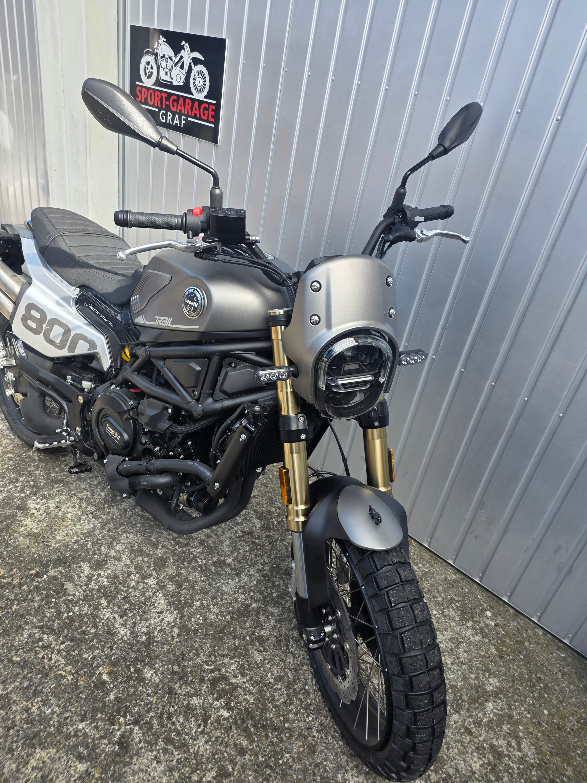BENELLI Leoncino 800-showroom-element-1