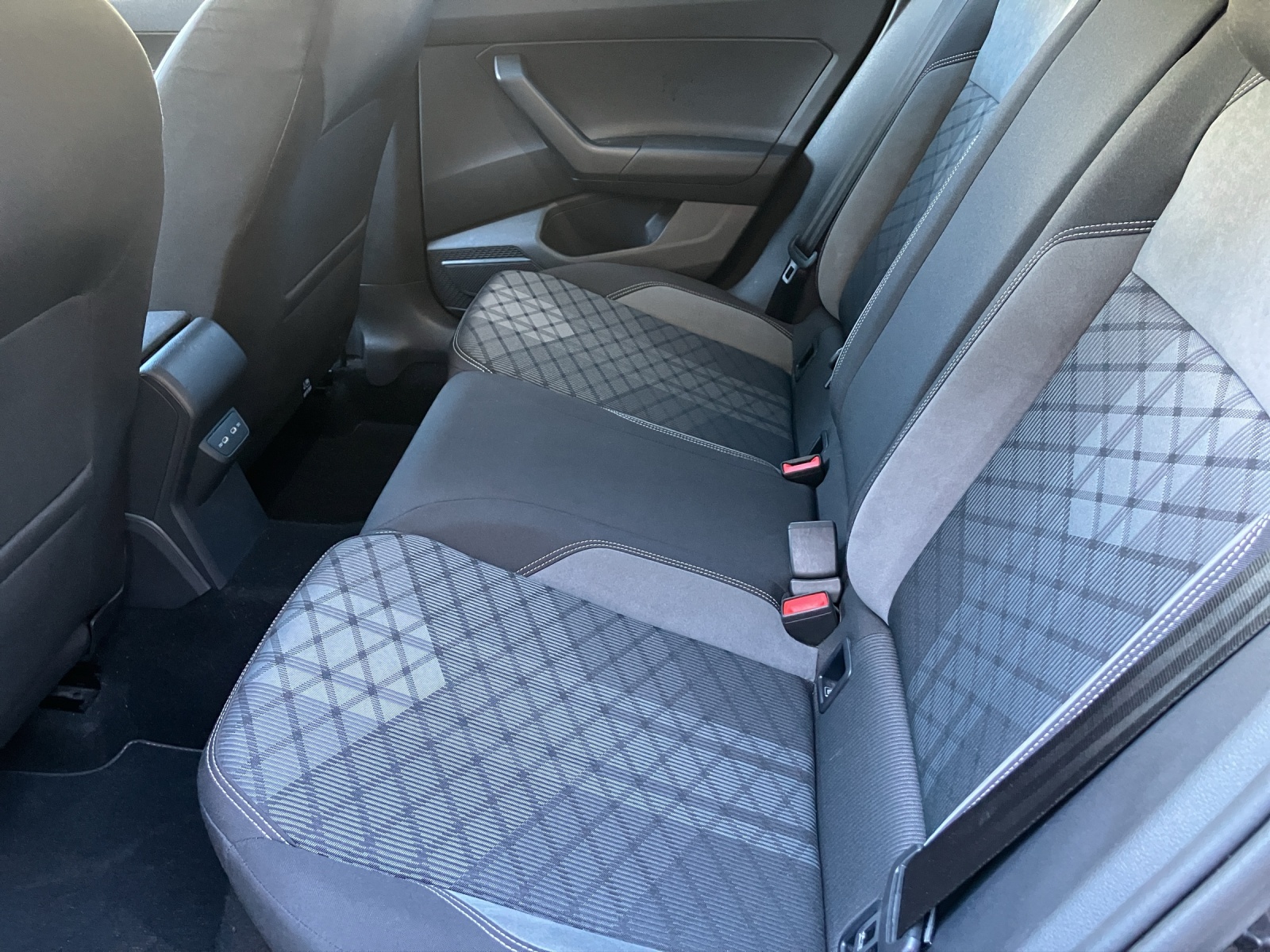 VW Taigo 1.5 TSI R-Line DSG-image-7