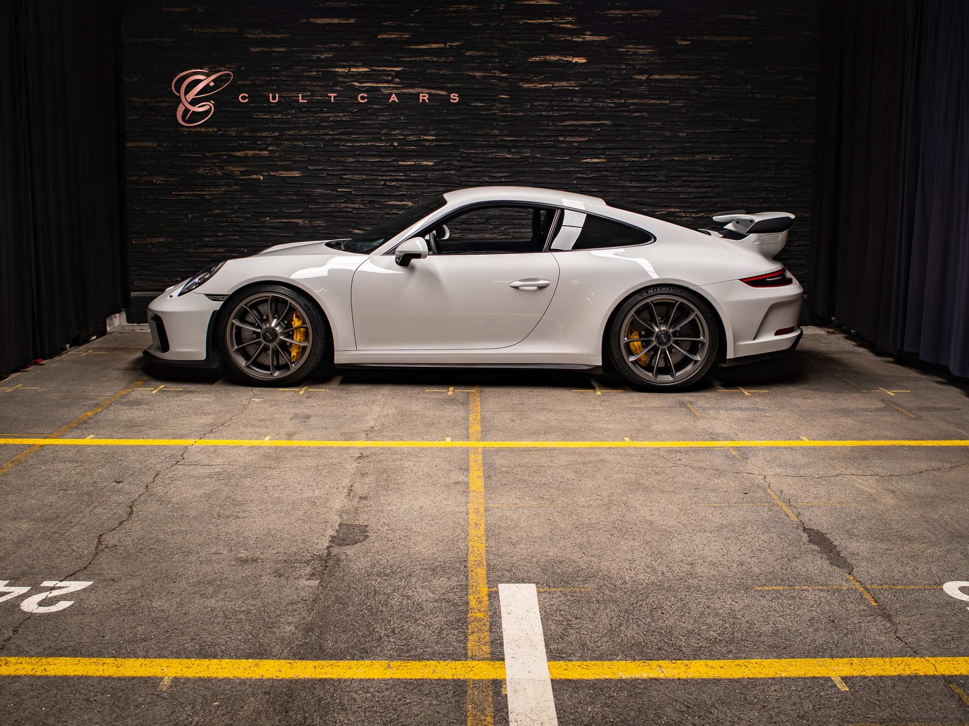 PORSCHE 911 GT3 PDK-showroom-element-1