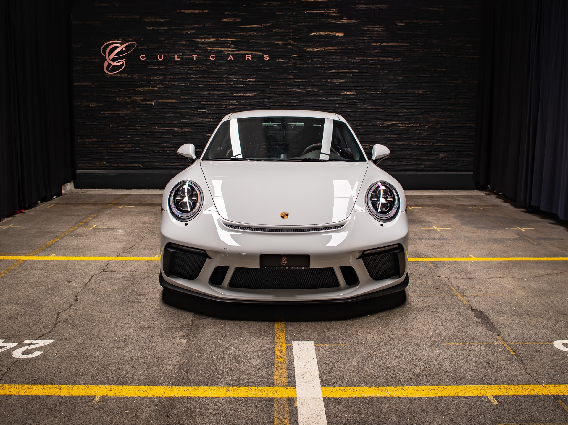 PORSCHE 911 GT3 PDK-showroom-element-2