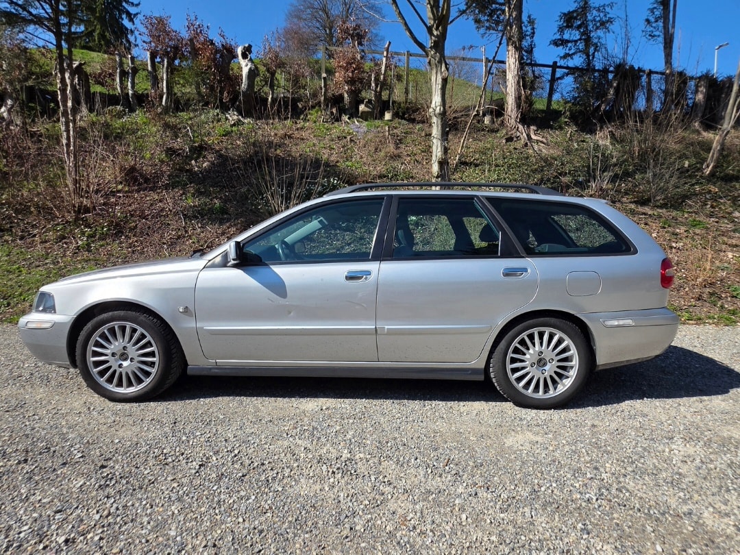 VOLVO V40 2.0T Elegance Edition-image-7